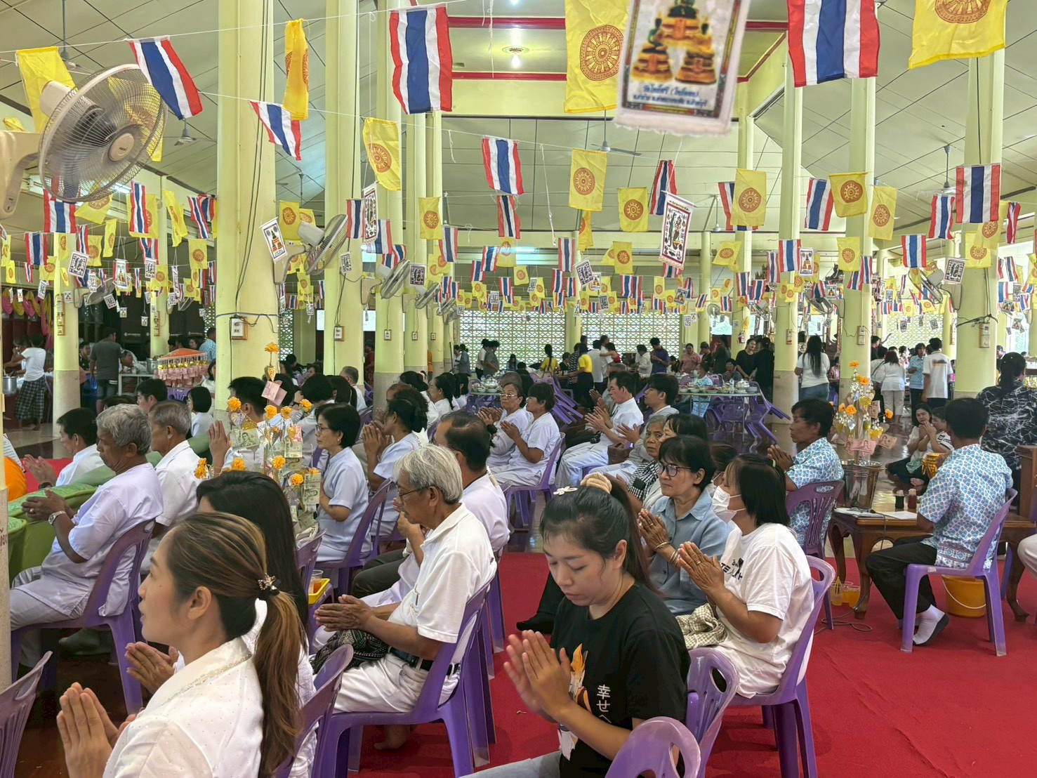 ภาพร่วมพิธีกรรมวัดโพธิ์ศรี