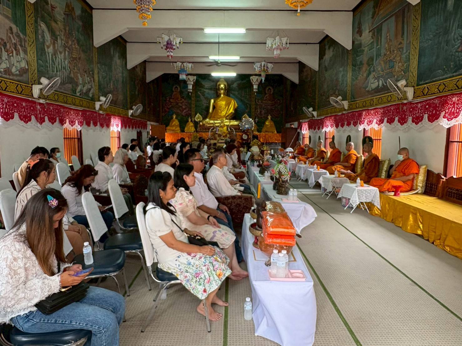 ภาพร่วมพิธีกรรมวัดสันคือ