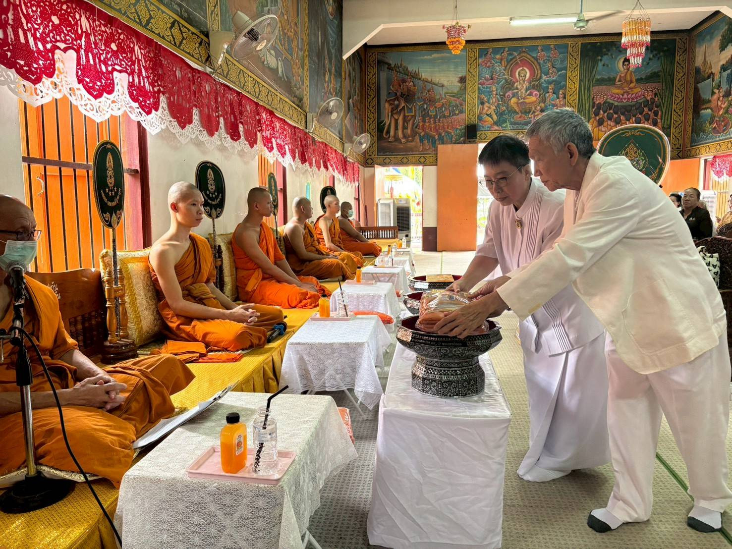 ภาพร่วมพิธีกรรมวัดสันคือ