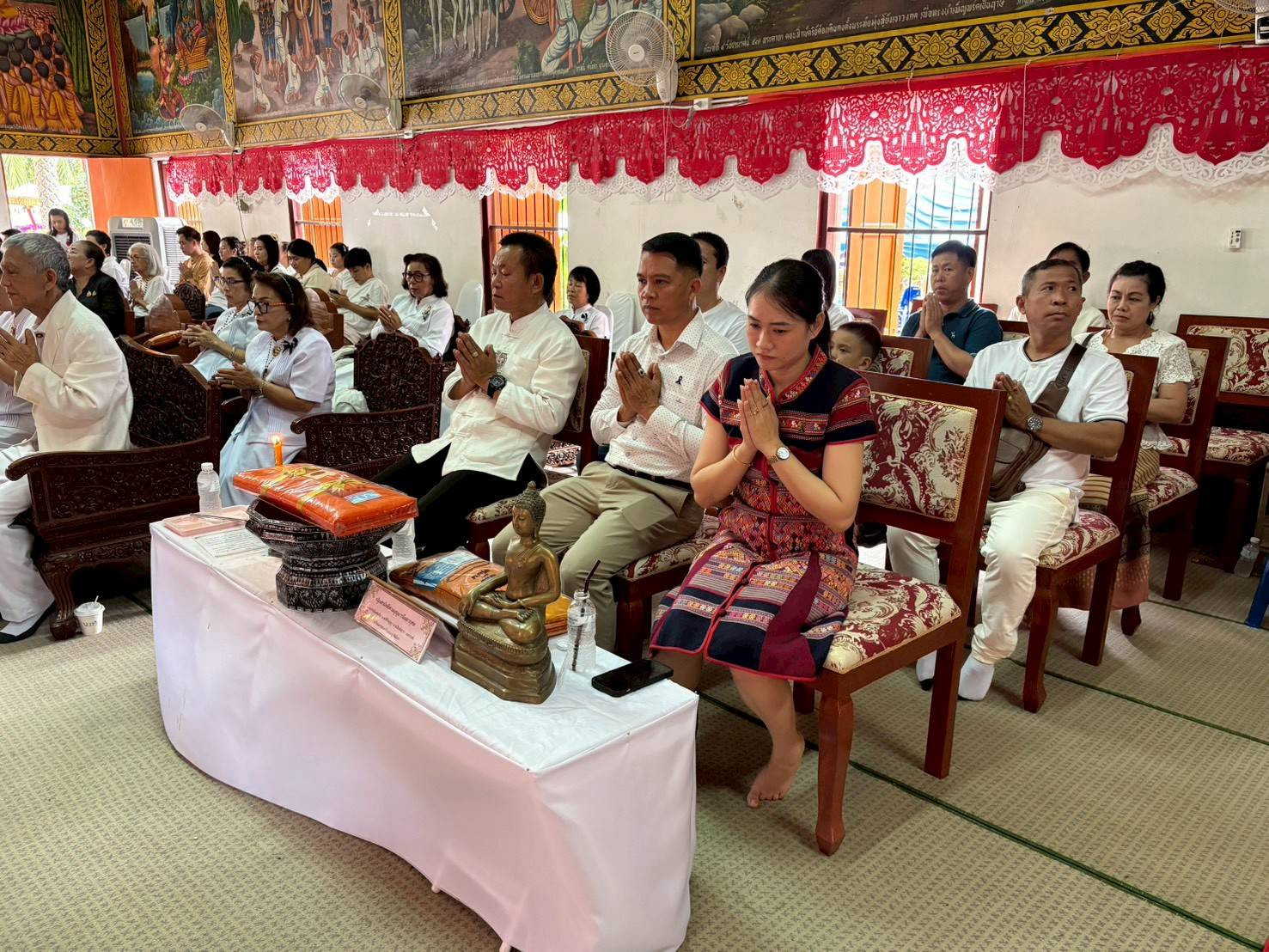 ภาพร่วมพิธีกรรมวัดสันคือ