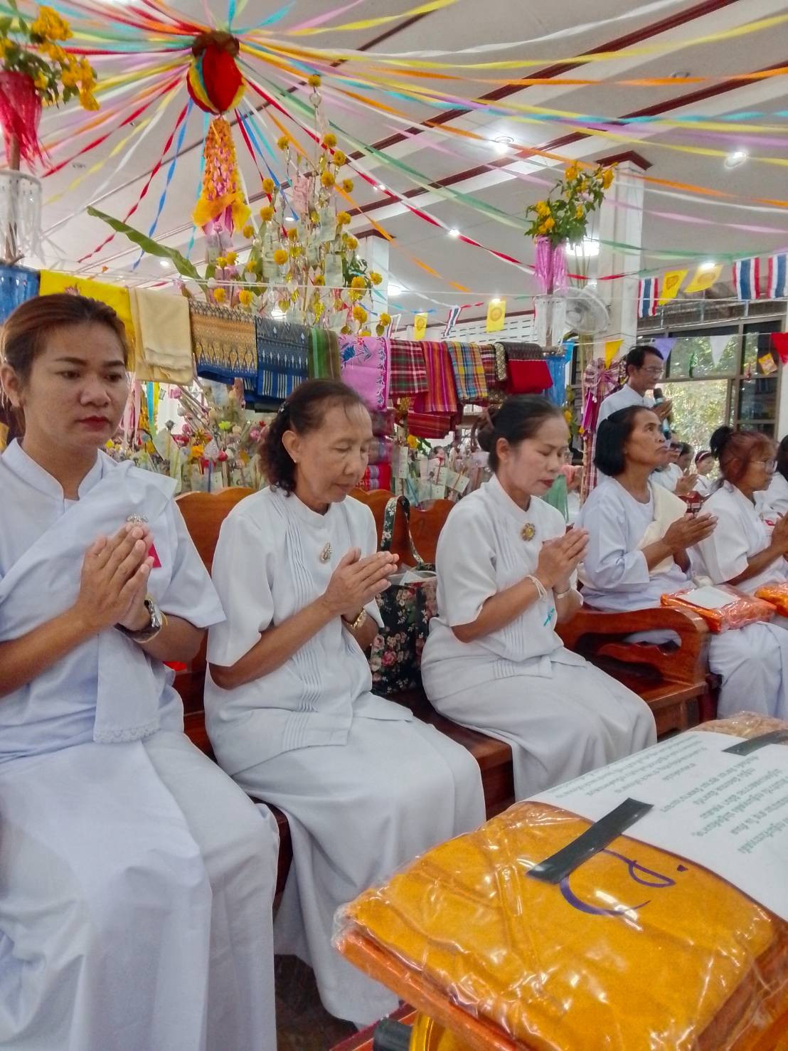 ภาพร่วมพิธีกรรมวัดบ้านตาฮ้อ