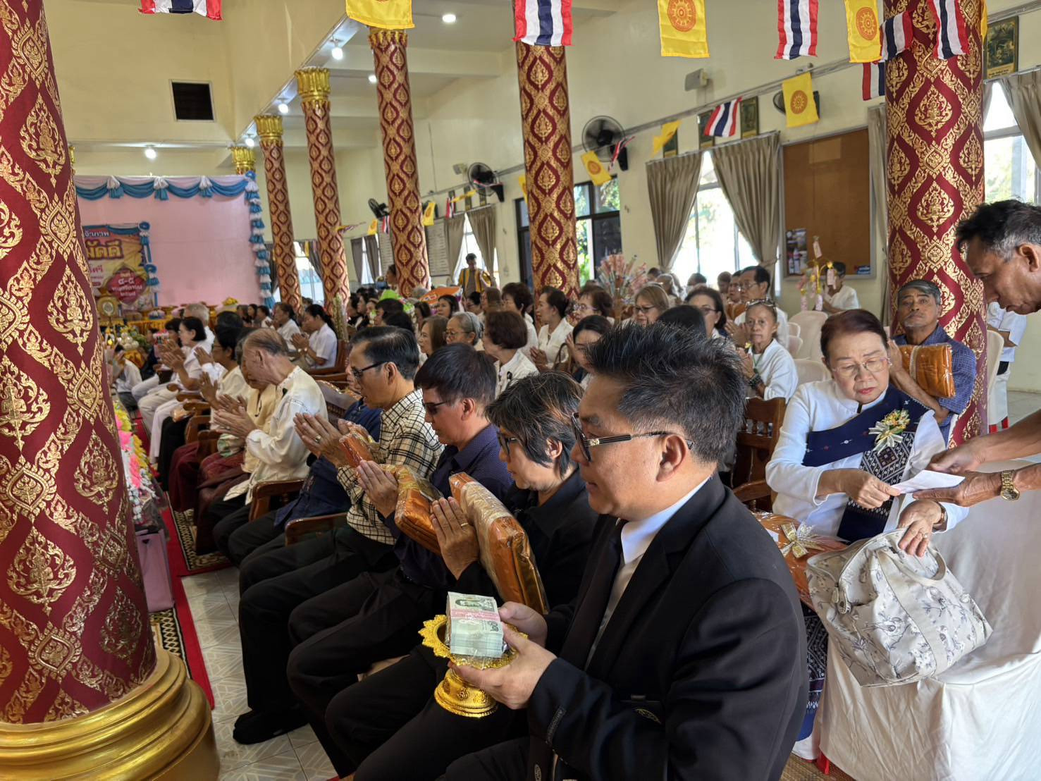 ภาพร่วมพิธีกรรมวัดโพธิ์ศรี