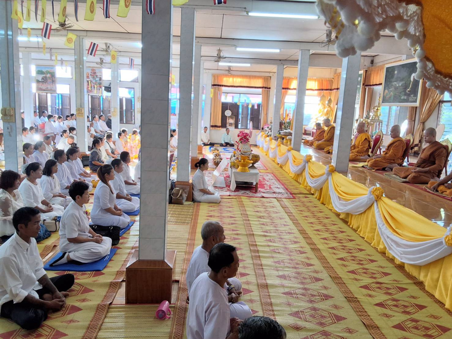 ภาพร่วมพิธีกรรมวัดโพธิ์ชัย