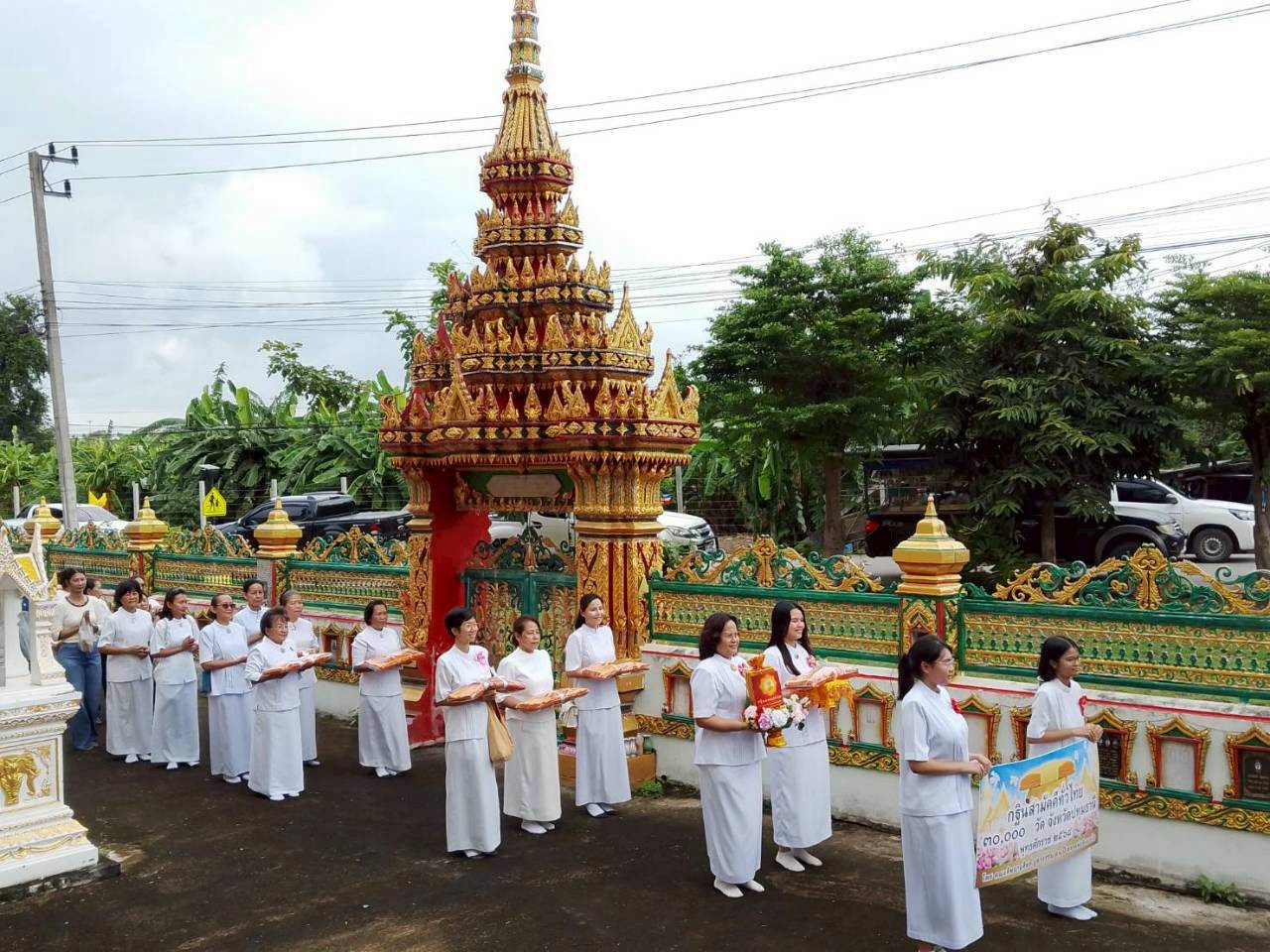 ภาพร่วมขบวนกฐินวัดบัวหลวง