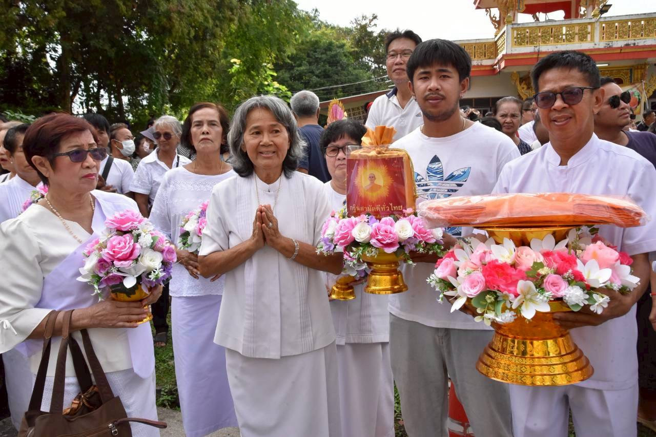 ภาพร่วมพิธีกรรมวัดน้ำคอก(ดอนขุดทอง)