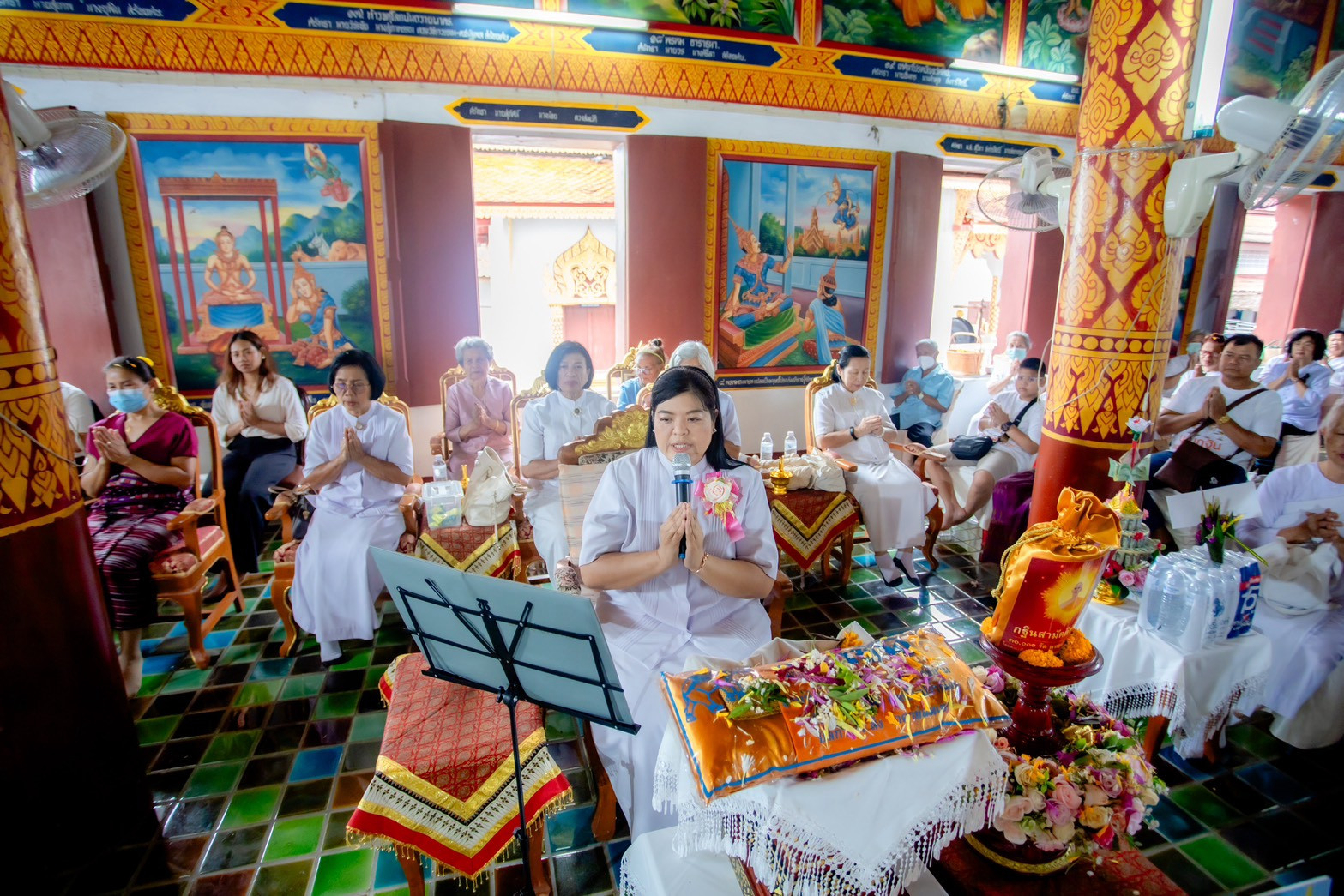 ภาพการถวายปัจจัยวัดห้วยห้า