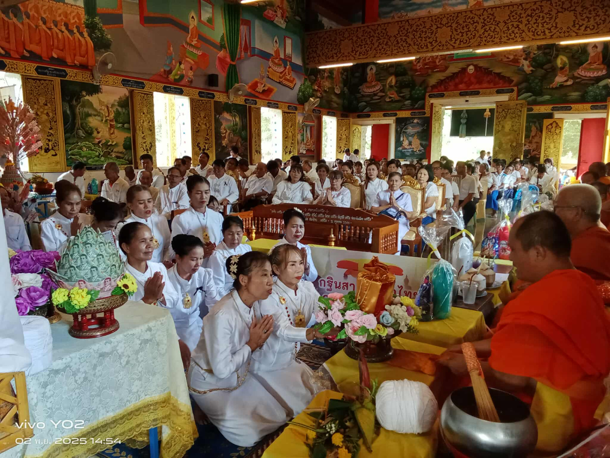 ภาพการถวายปัจจัยสำนักสงฆ์อารามหล่ายสาย