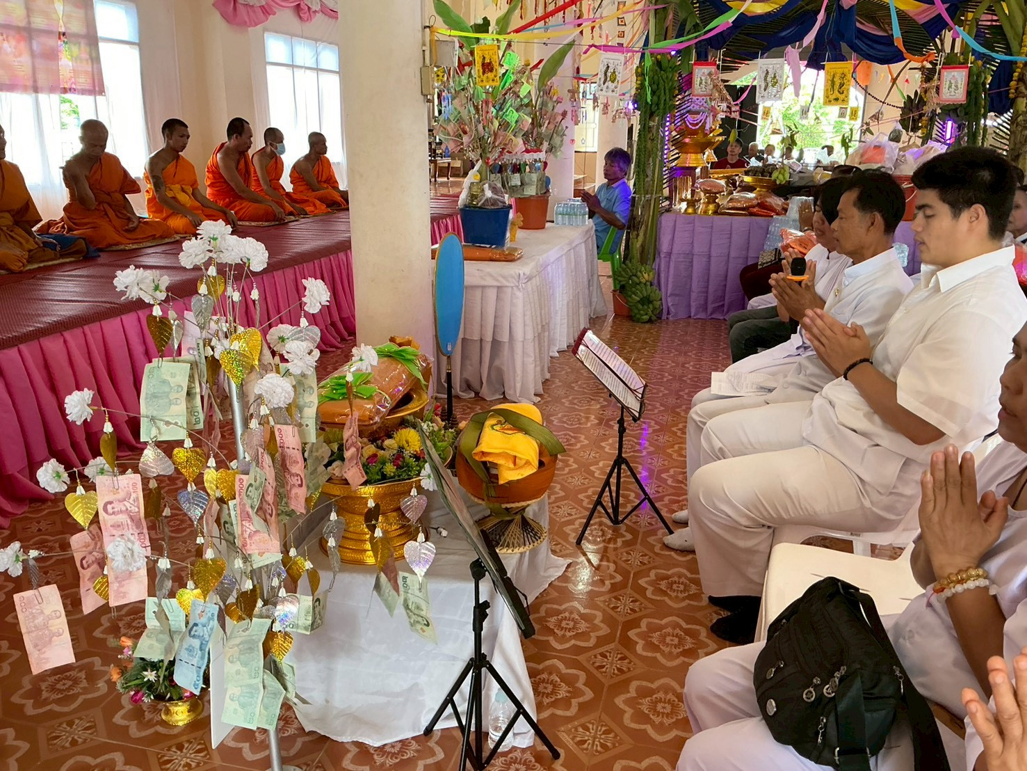 ภาพร่วมพิธีกรรมวัดเนินสำราญสามัคคีธรรม