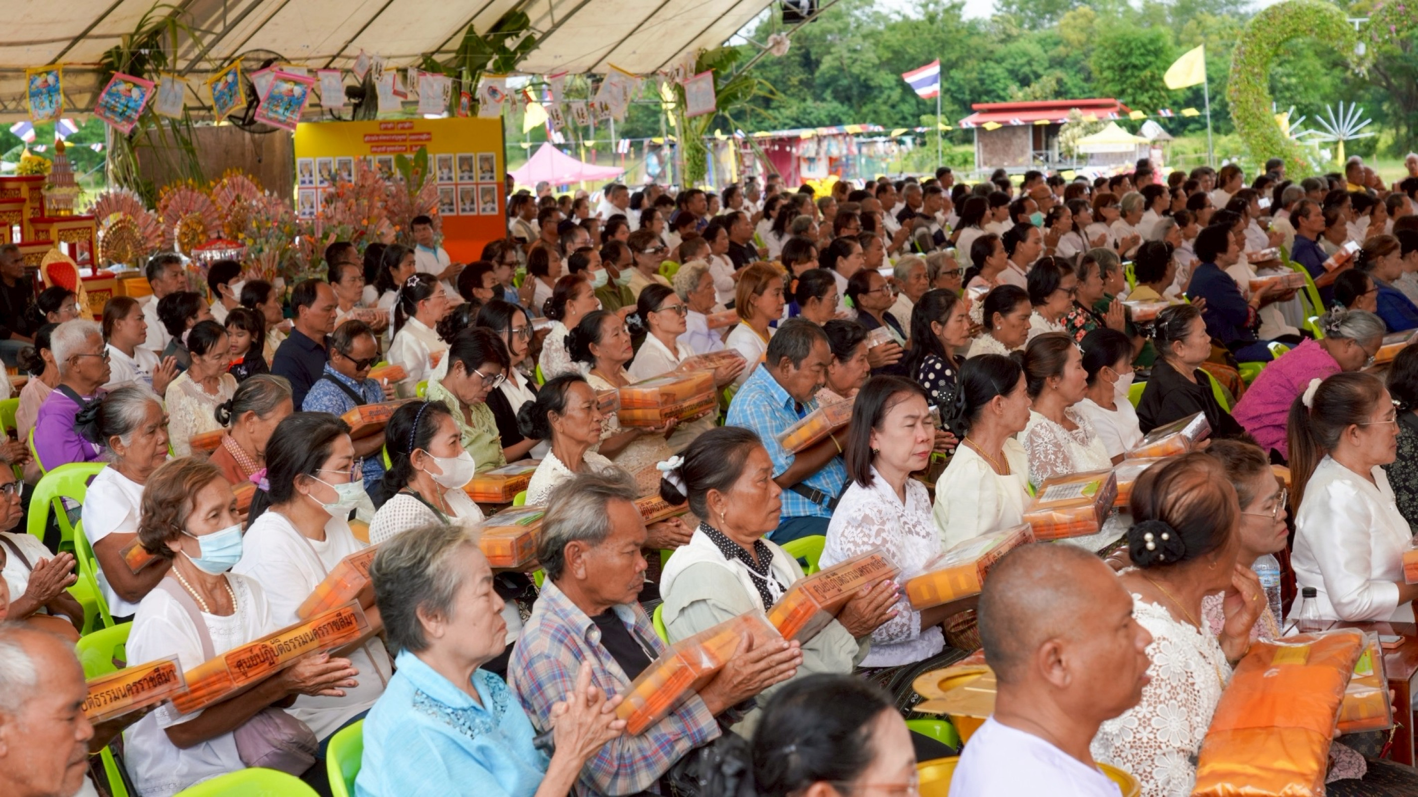 ภาพร่วมพิธีกรรมสถาบันพัฒนาชาวพุทธนครราชสีมา