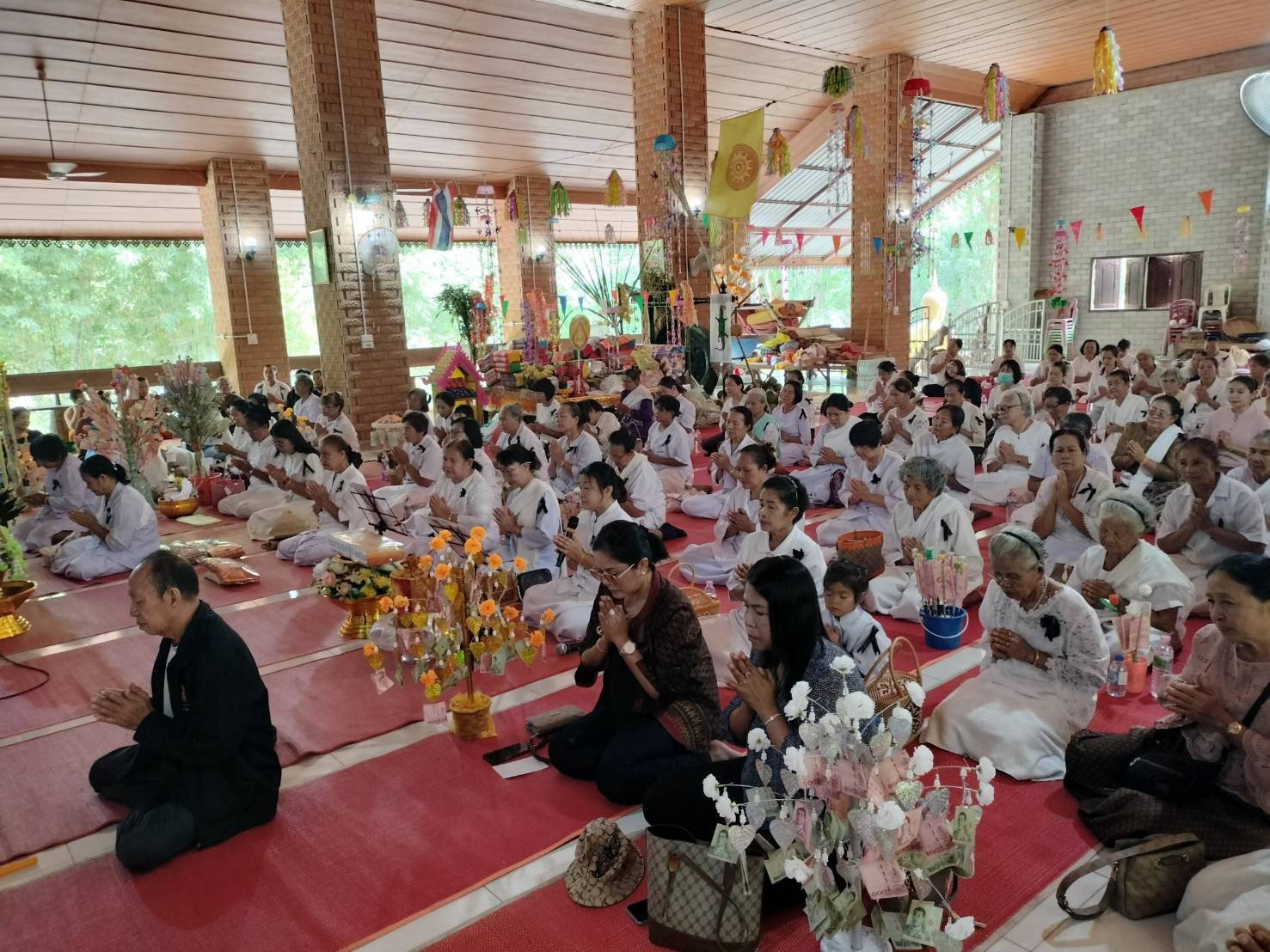 ภาพร่วมพิธีกรรมวัดสระแก้ว