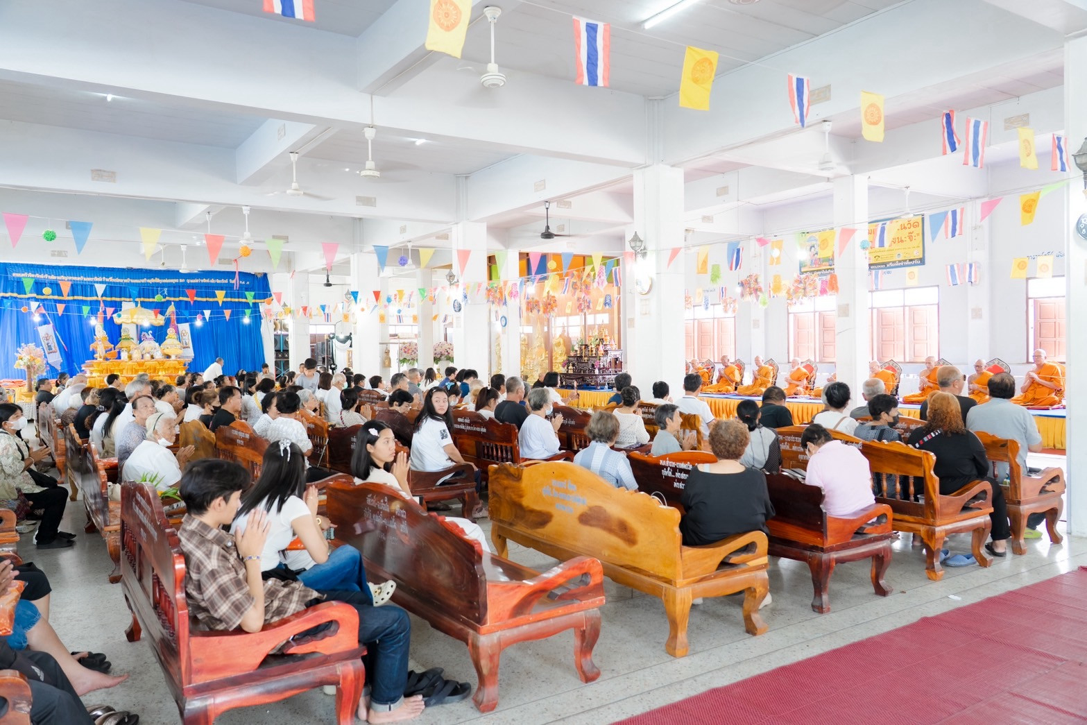 ภาพร่วมพิธีกรรมวัดบ้านหมอ