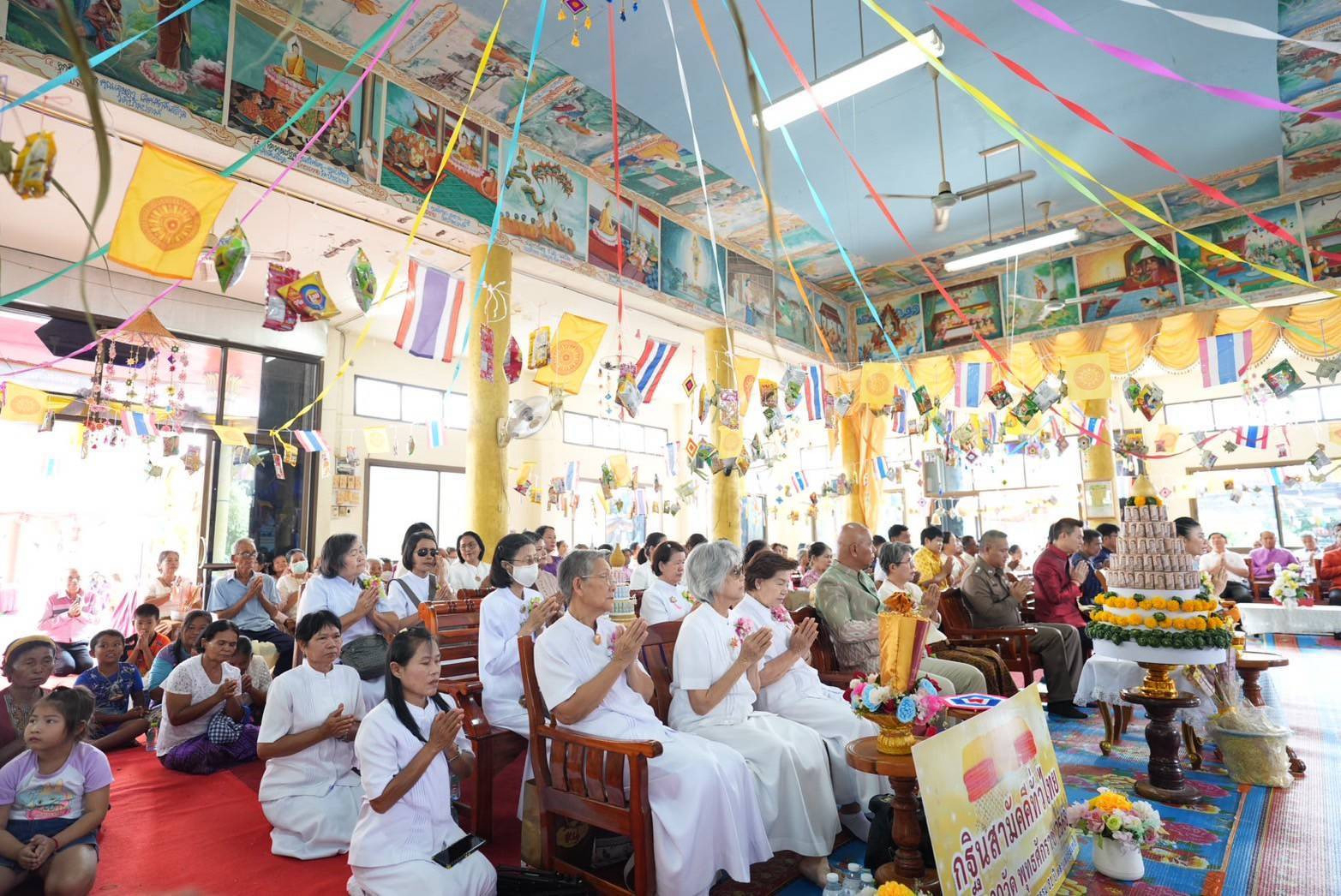 ภาพร่วมพิธีกรรมวัดบ้านปรางค์