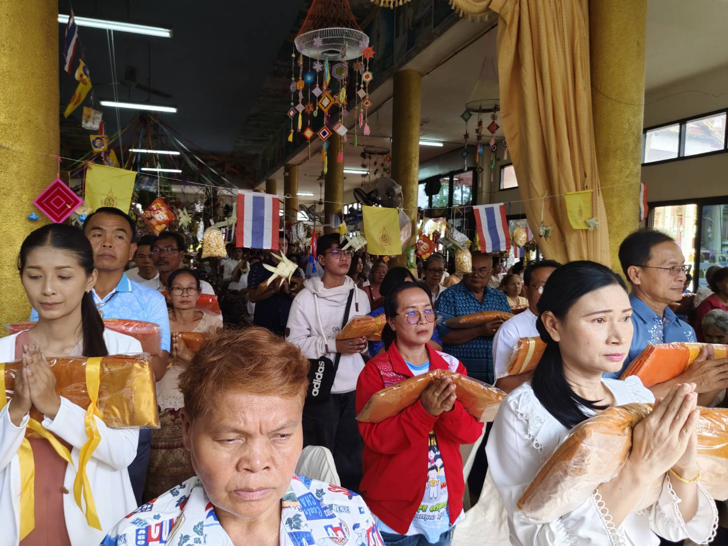 ภาพร่วมพิธีกรรมวัดบ้านปรางค์