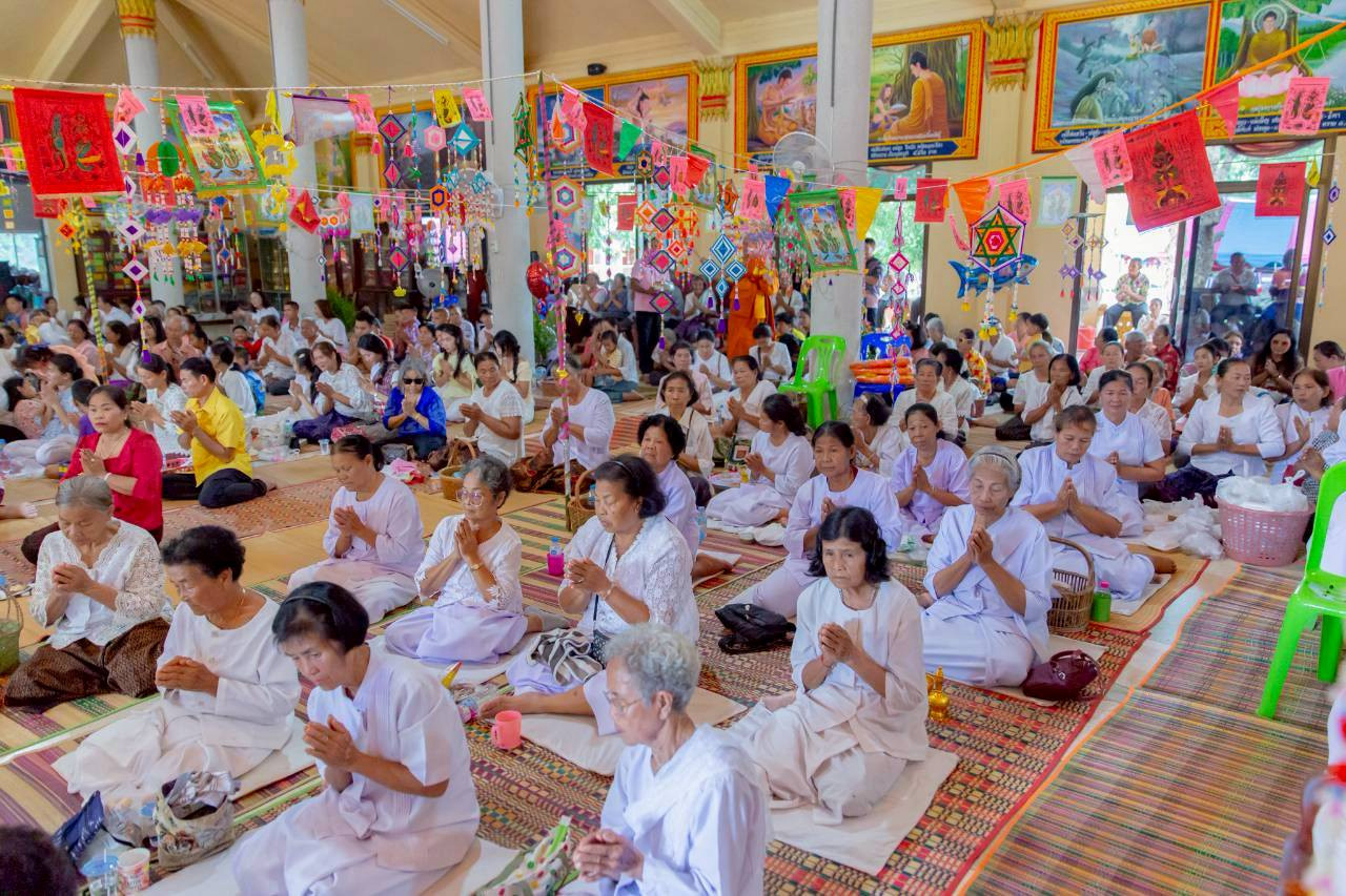 ภาพร่วมพิธีกรรมวัดตะกุดไผ่
