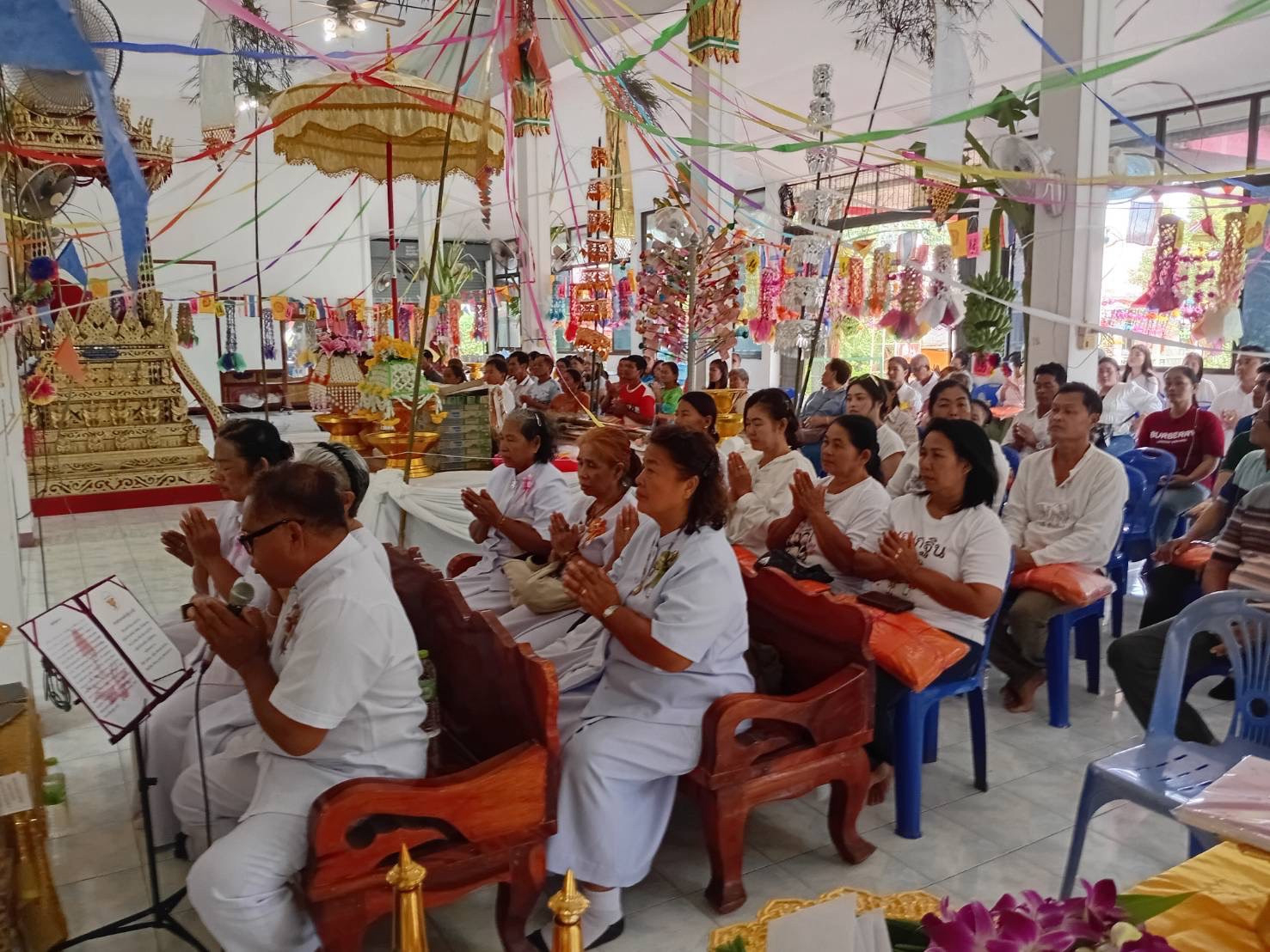 ภาพร่วมพิธีกรรมวัดตะกุดไผ่