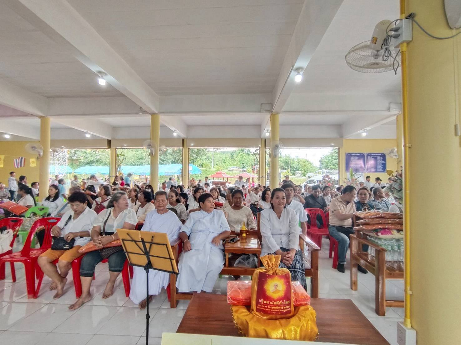ภาพร่วมพิธีกรรมวัดราษฎร์เจริญธรรม (วัดกระพร้อยสองข้าม)