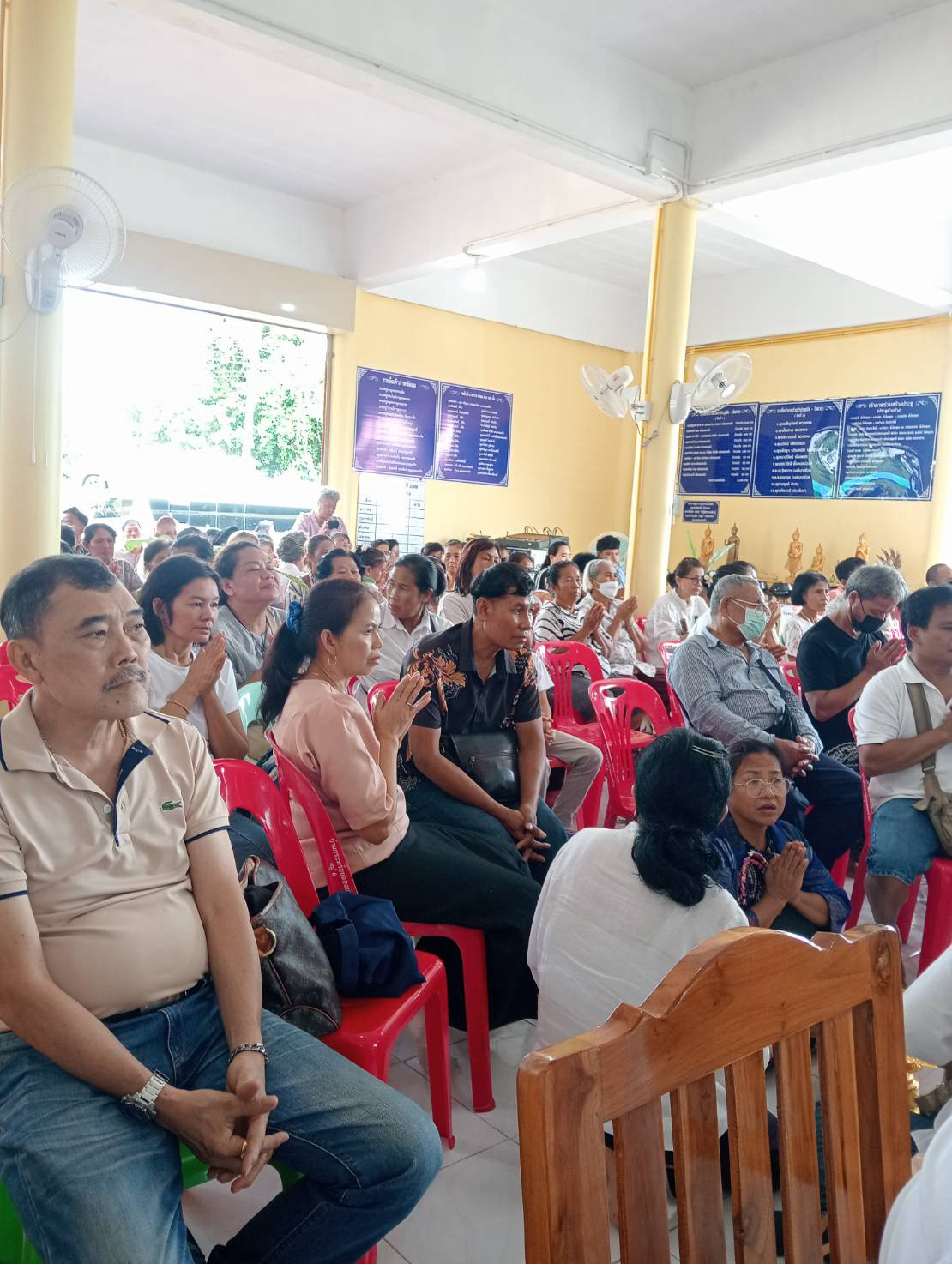 ภาพร่วมพิธีกรรมวัดราษฎร์เจริญธรรม (วัดกระพร้อยสองข้าม)