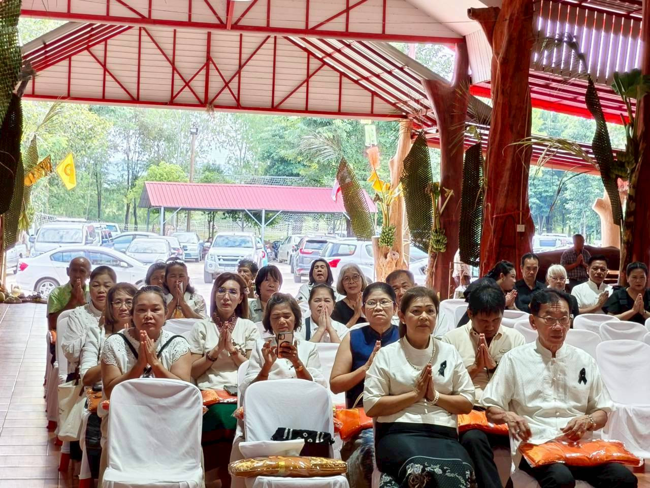 ภาพร่วมพิธีกรรมวัดบ้านเนินมะครึด