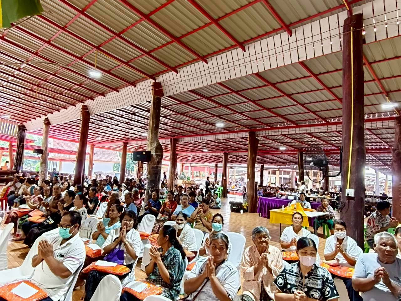 ภาพร่วมพิธีกรรมวัดบ้านเนินมะครึด