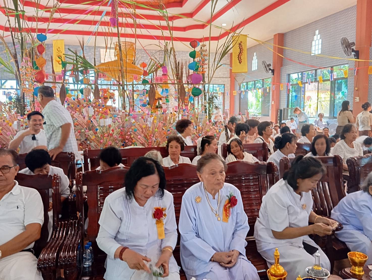 ภาพร่วมพิธีกรรมวัดสันติวราราม