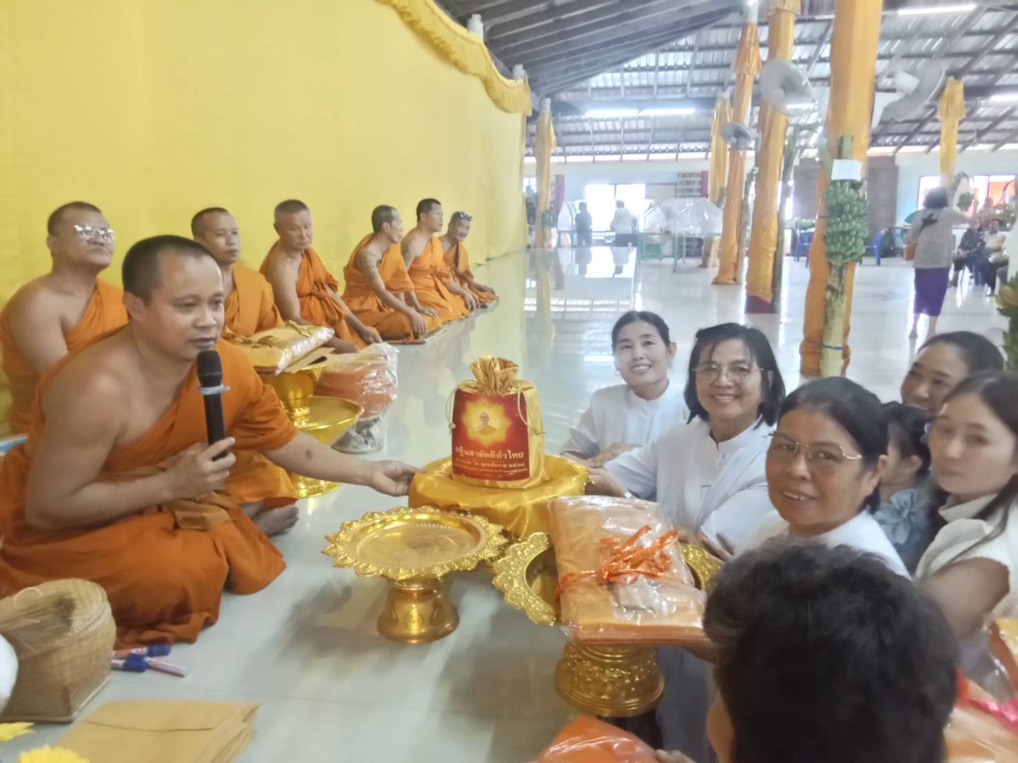 ภาพการถวายปัจจัยวัดเขามุสิการาม