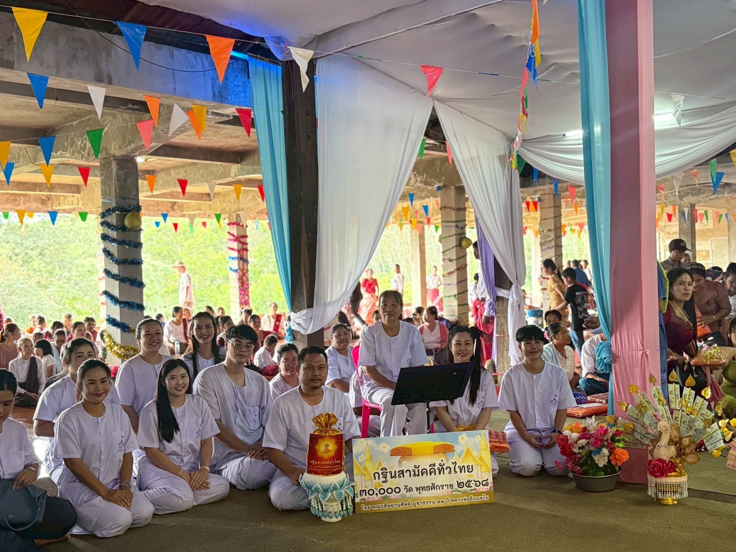 ภาพร่วมขบวนกฐินวัดบ้านห้วยกบ