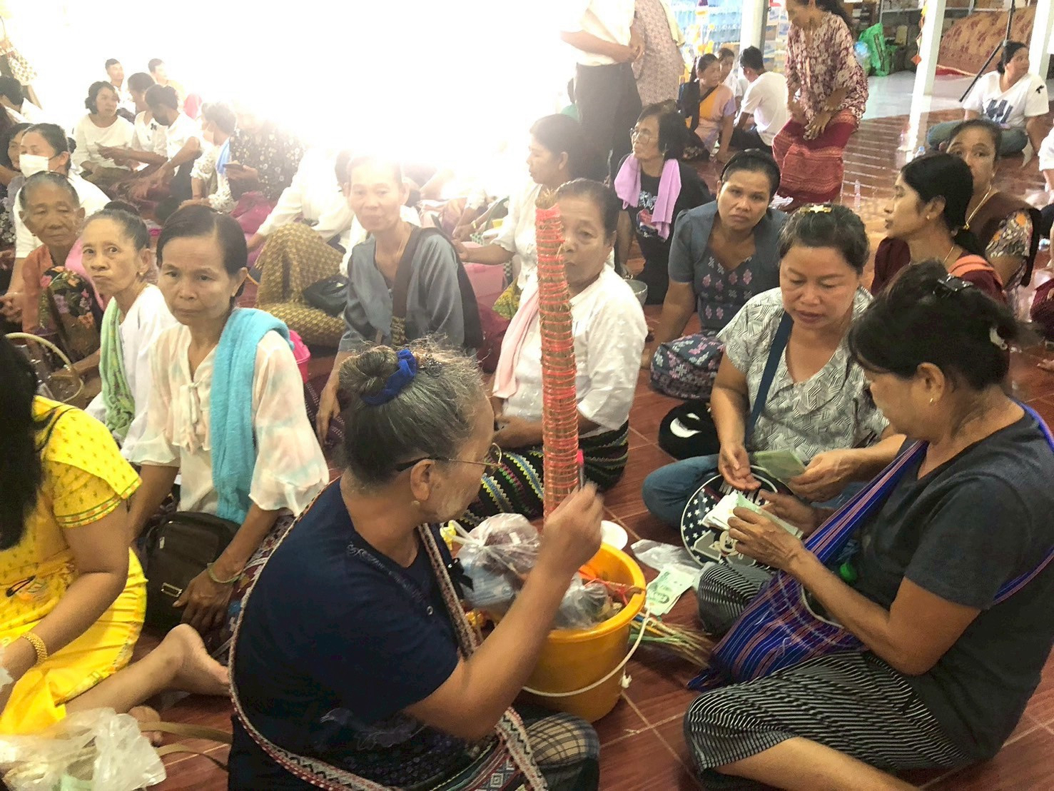 ภาพร่วมพิธีกรรมวัดผาผึ้ง