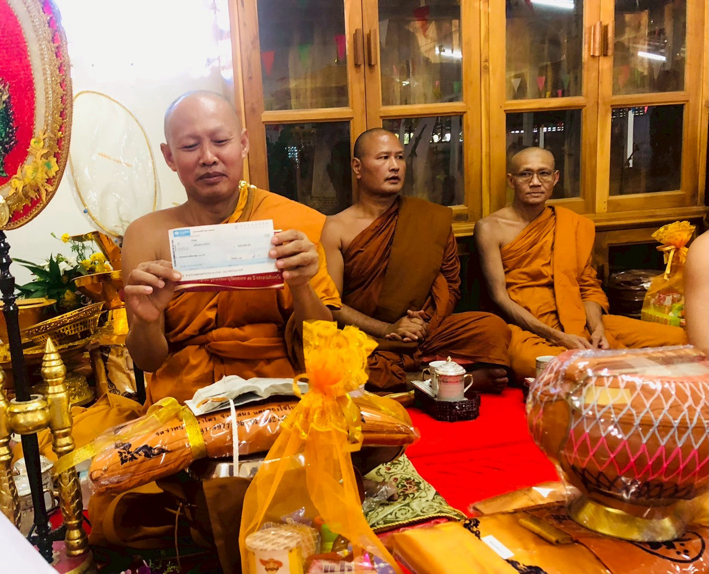 ภาพร่วมพิธีกรรมวัดผาผึ้ง