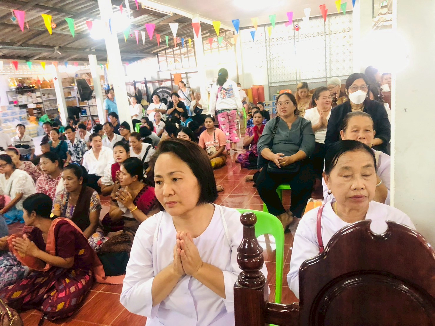 ภาพร่วมพิธีกรรมวัดผาผึ้ง