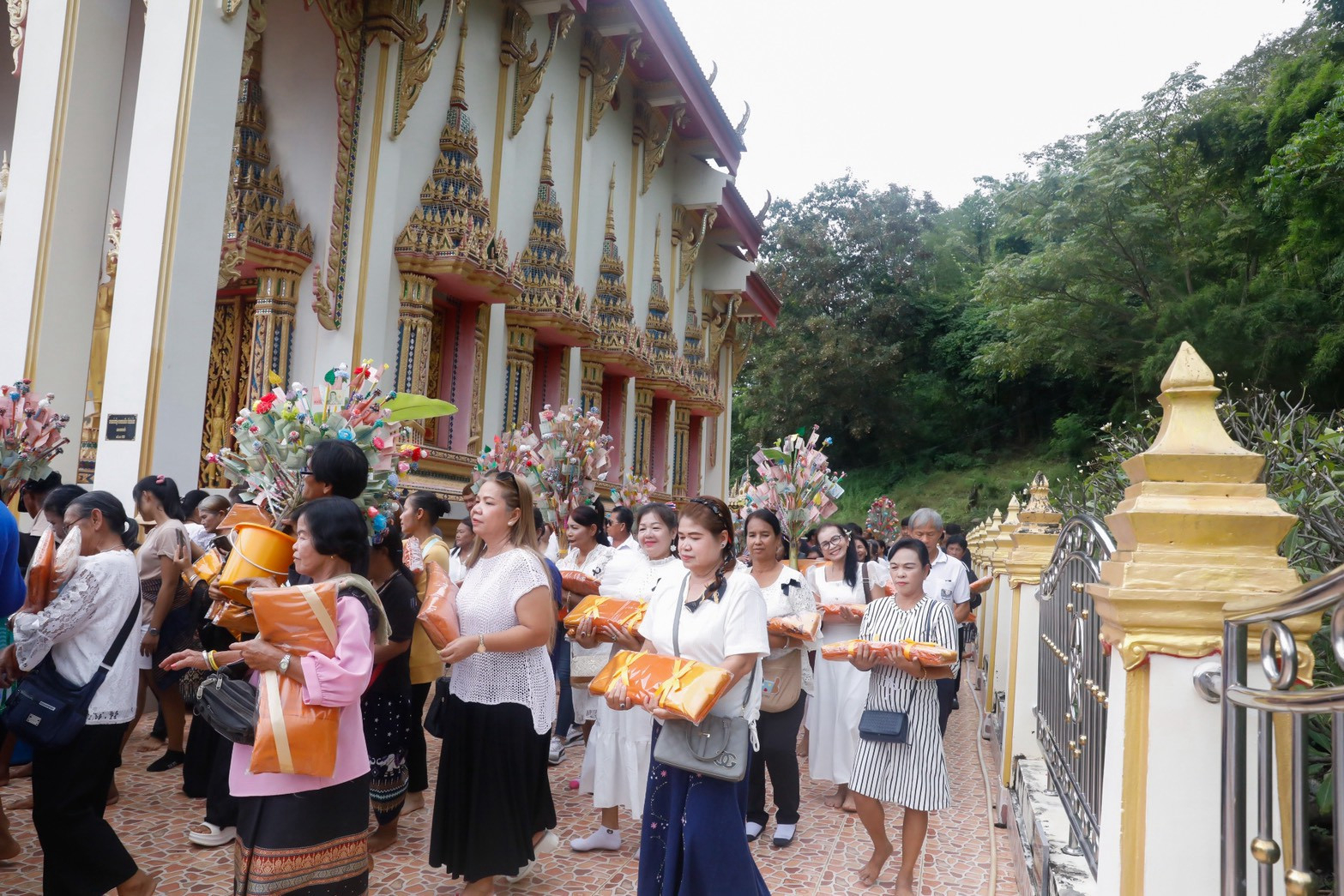 ภาพร่วมพิธีกรรมวัดหม่องกระแทะ