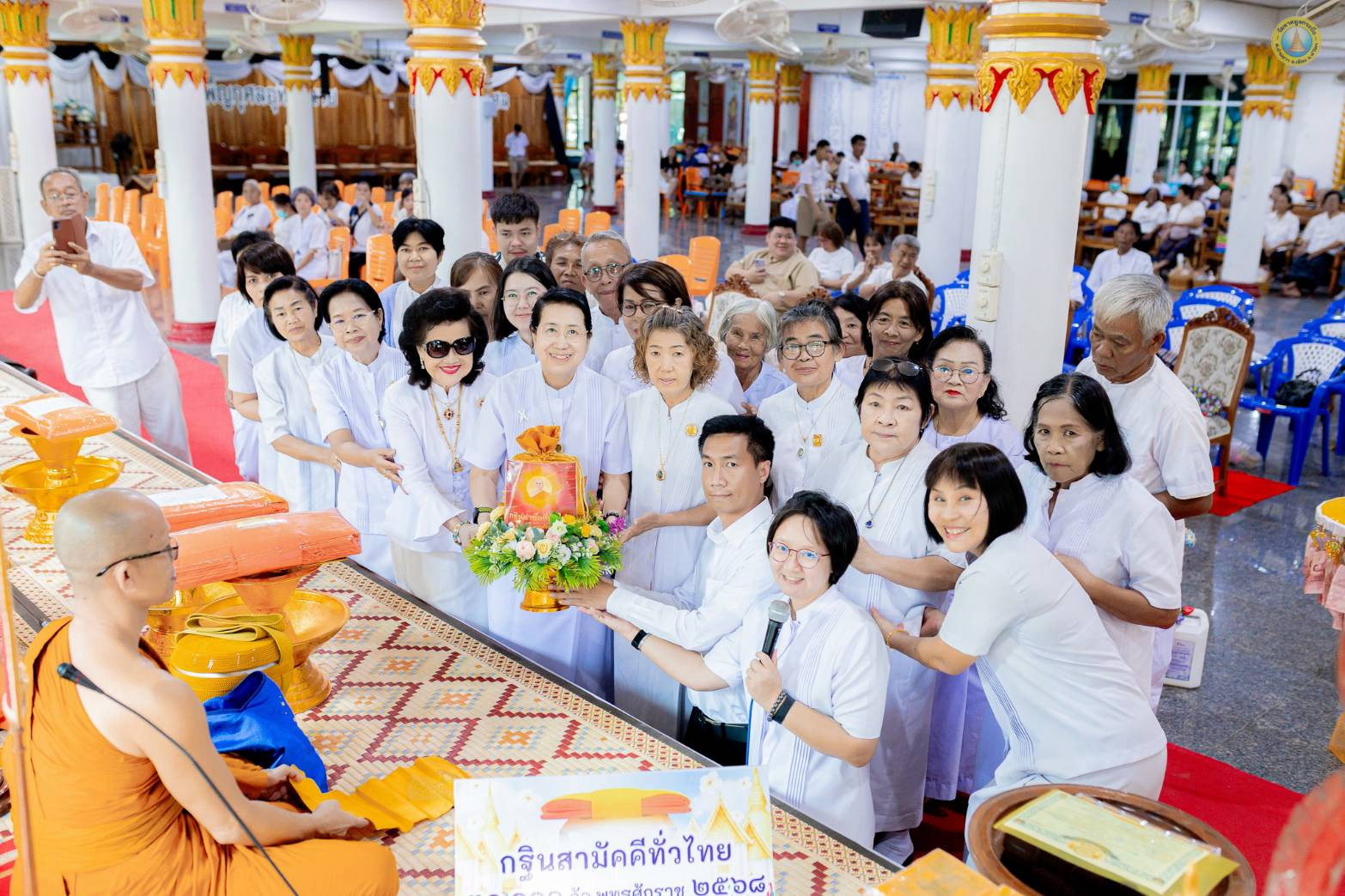 ภาพการถวายปัจจัยวัดหาดมูลกระบือ