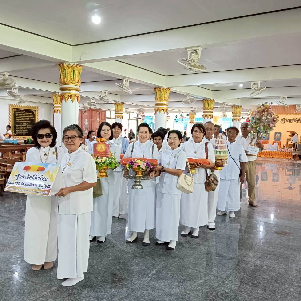 ภาพร่วมขบวนกฐินวัดหาดมูลกระบือ