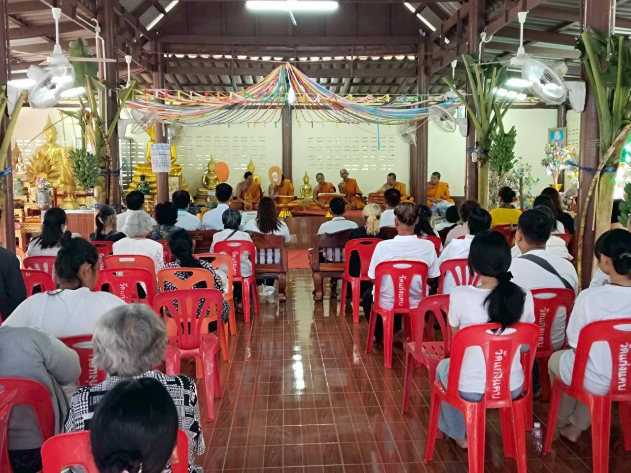 ภาพร่วมพิธีกรรมวัดแก่งแคบ