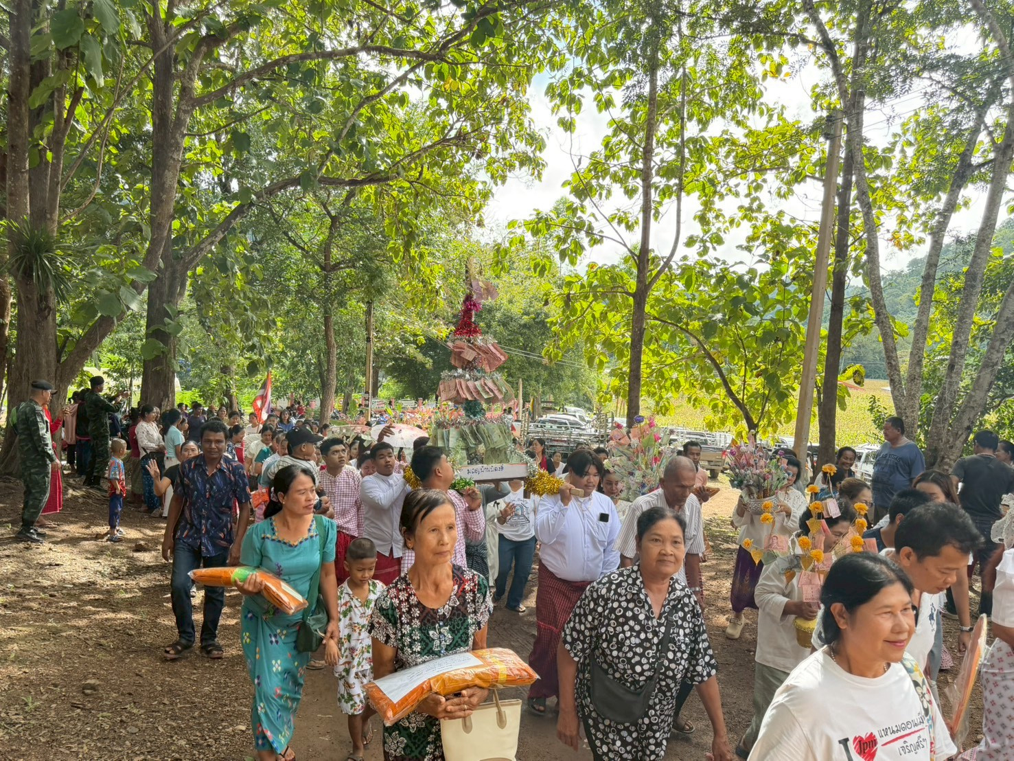ภาพร่วมพิธีกรรมวัดพระธรรมจาริก