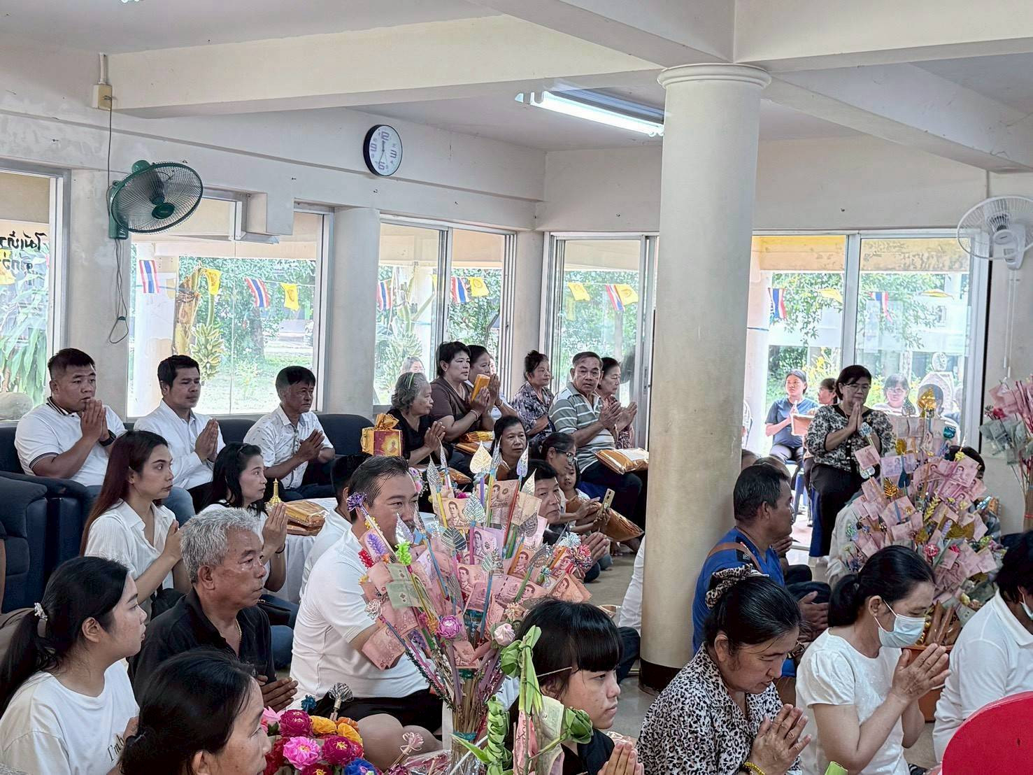 ภาพร่วมพิธีกรรมวัดเขาน้อยชินราช