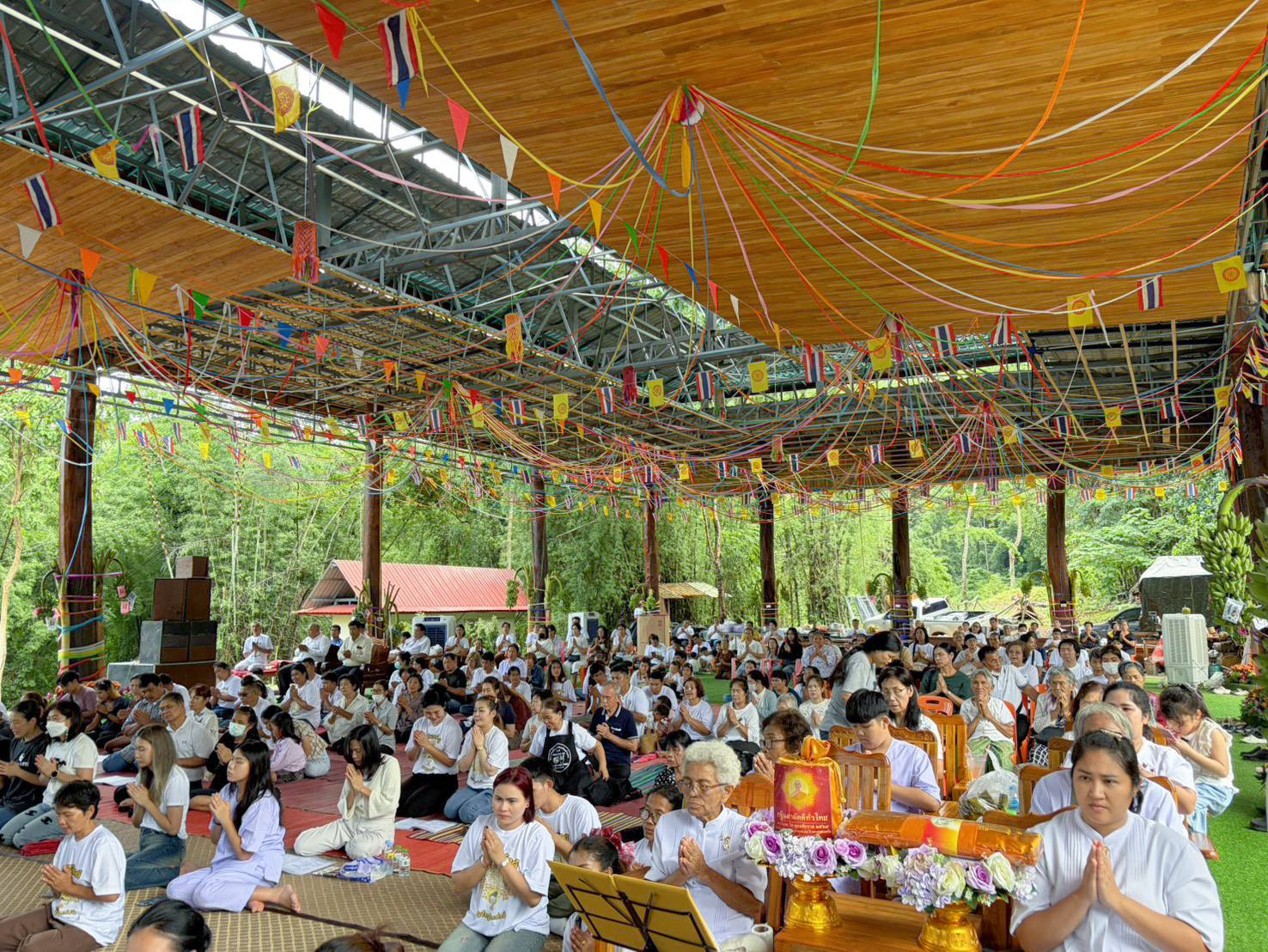 ภาพร่วมพิธีกรรมสำนักสงฆ์ป่าพุอีกัง