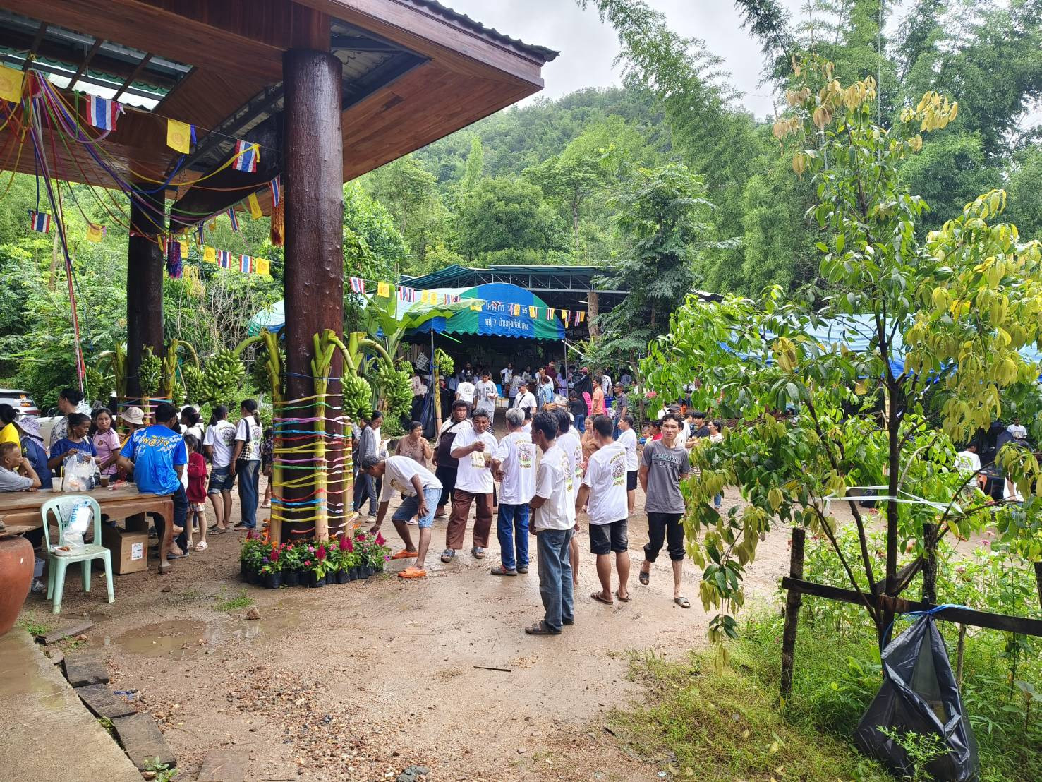 ภาพร่วมพิธีกรรมสำนักสงฆ์ป่าพุอีกัง