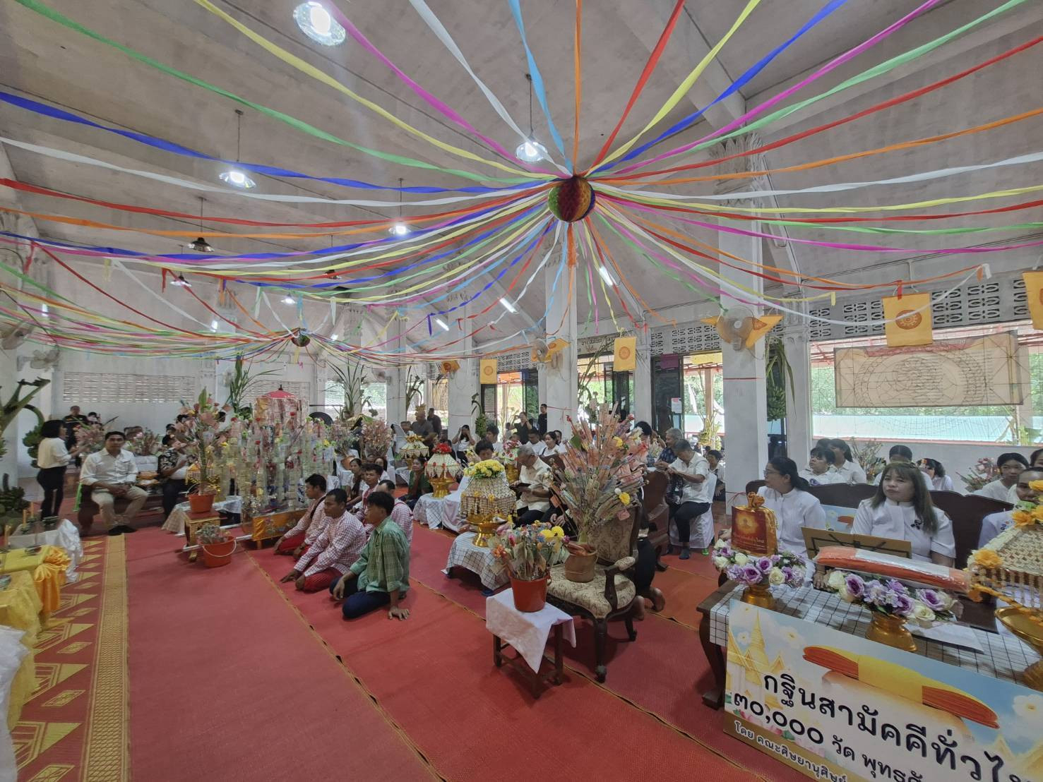 ภาพร่วมพิธีกรรมวัดช่องแคบ