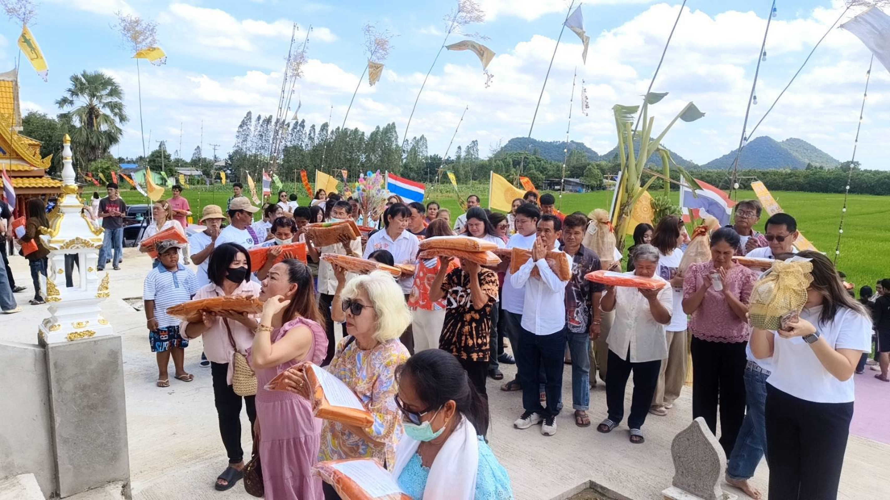 ภาพร่วมขบวนกฐินวัดเขาช่องพัฒนาราม