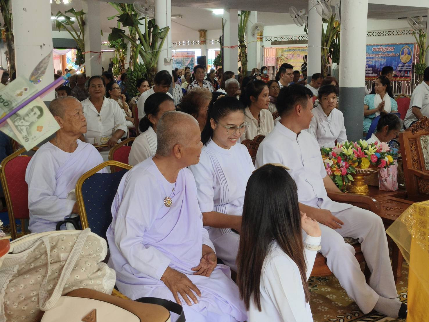 ภาพหมู่ถือพานถวายปัจจัยวัดเขาช่องพัฒนาราม