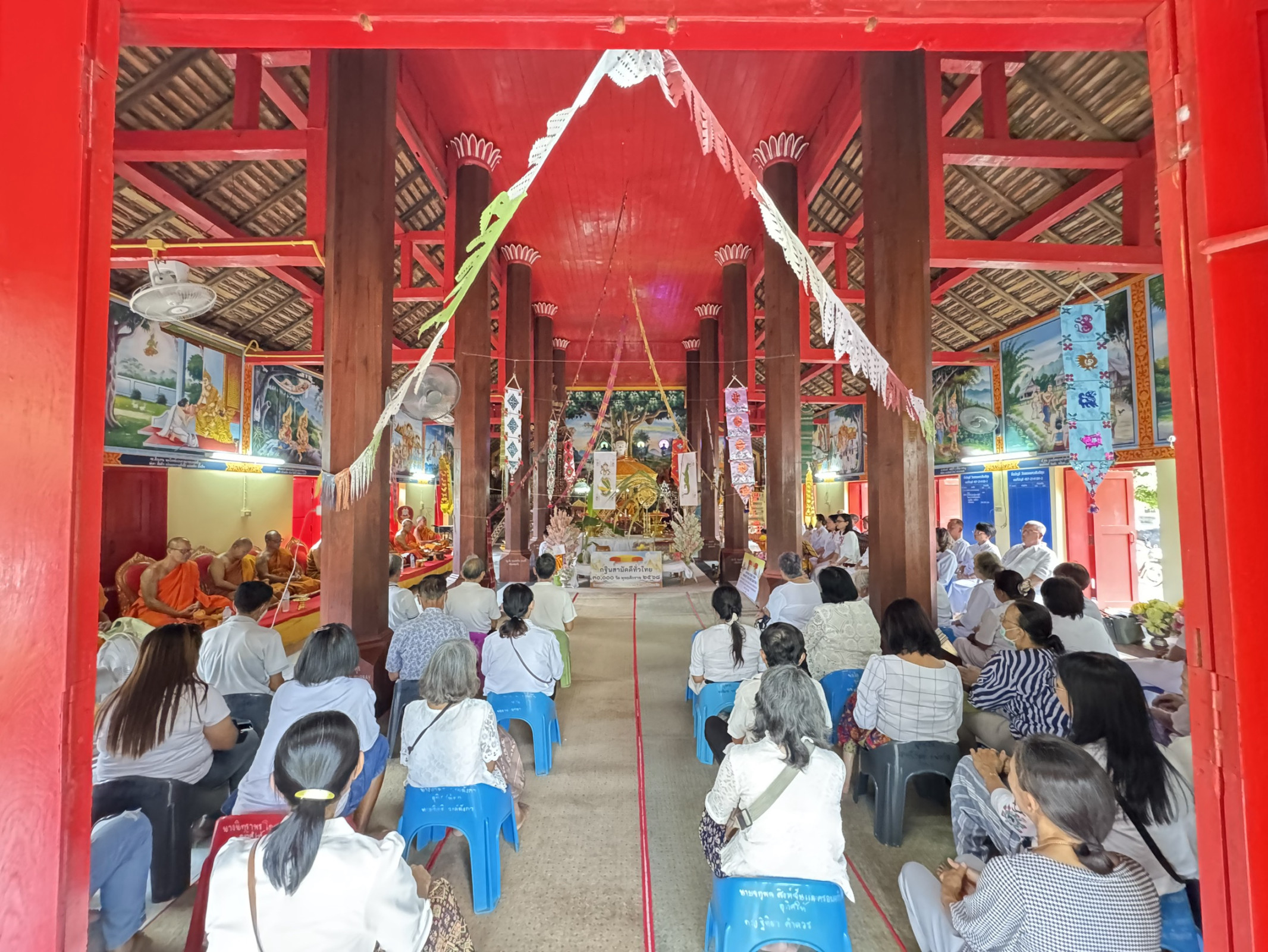 ภาพร่วมพิธีกรรมวัดสองแควสันติสุข