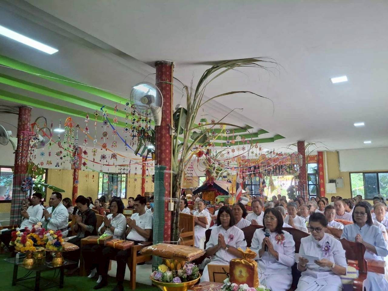 ภาพร่วมพิธีกรรมวัดหินโคนพัฒนา