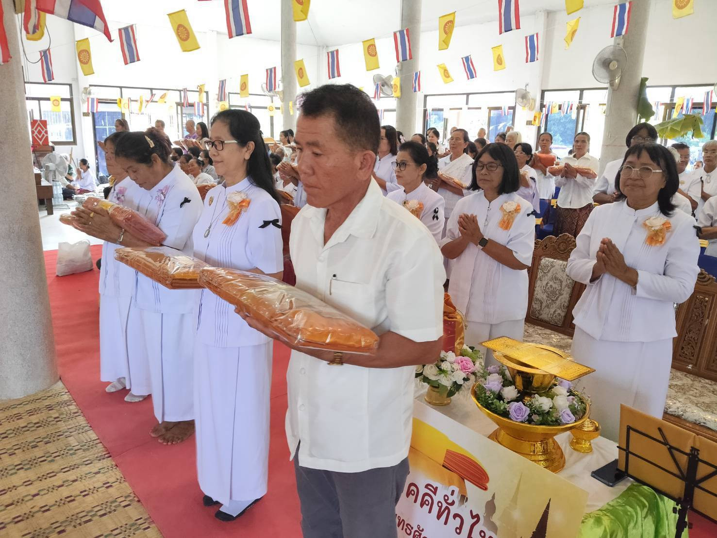 ภาพร่วมพิธีกรรมวัดหนองพลวง