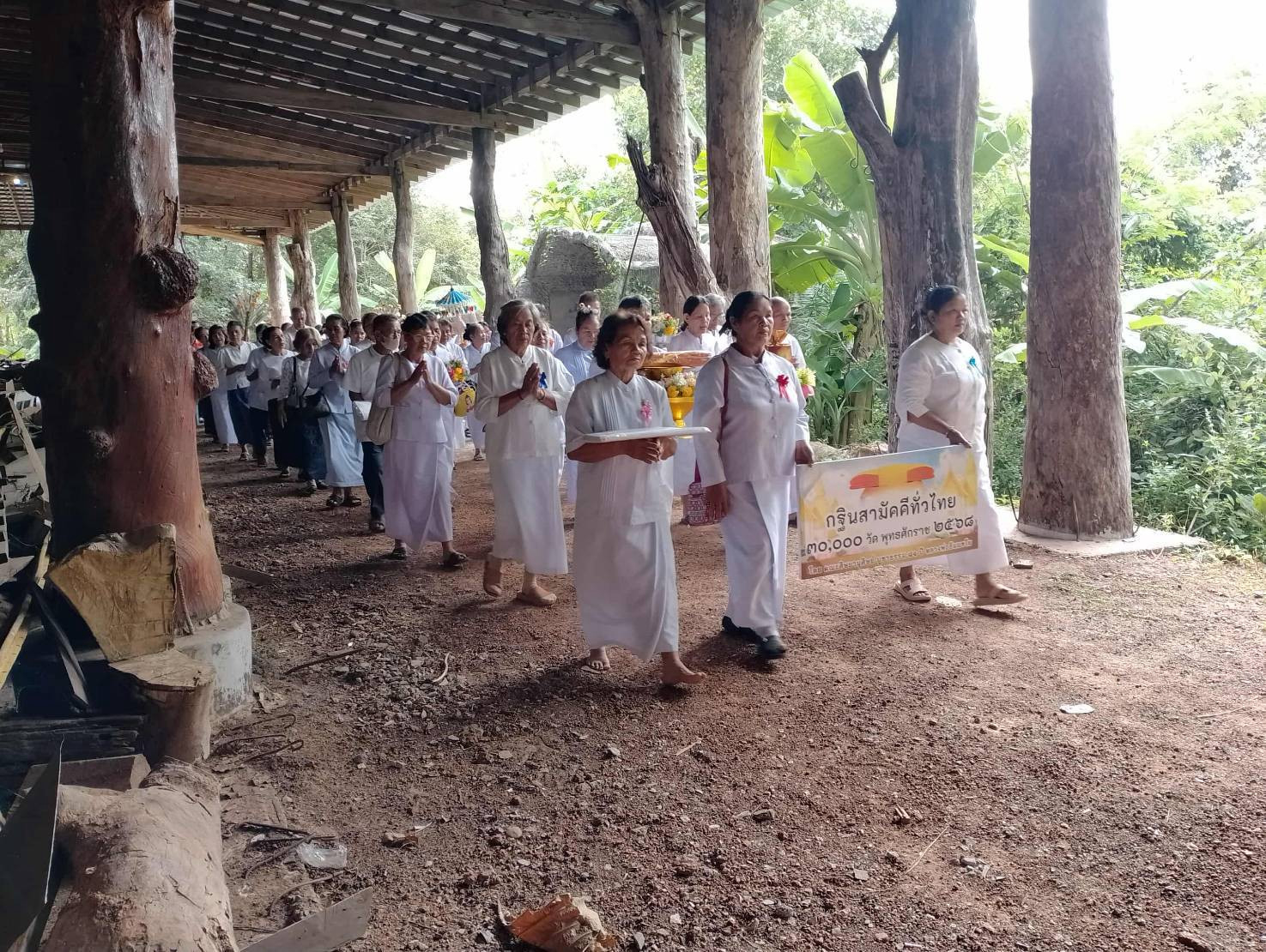 ภาพร่วมขบวนกฐินวัดป่าโพธิ์แสงธรรม