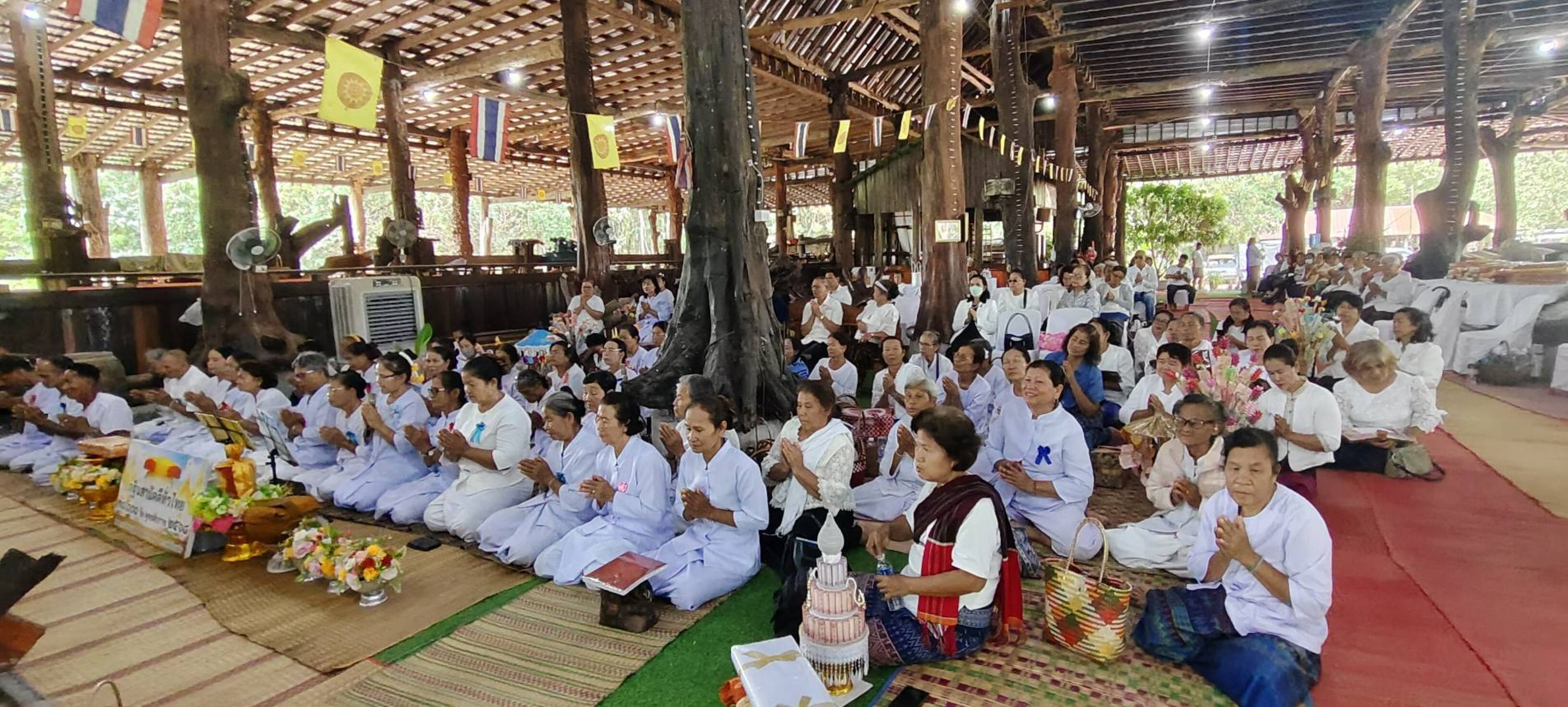 ภาพร่วมพิธีกรรมวัดป่าโพธิ์แสงธรรม