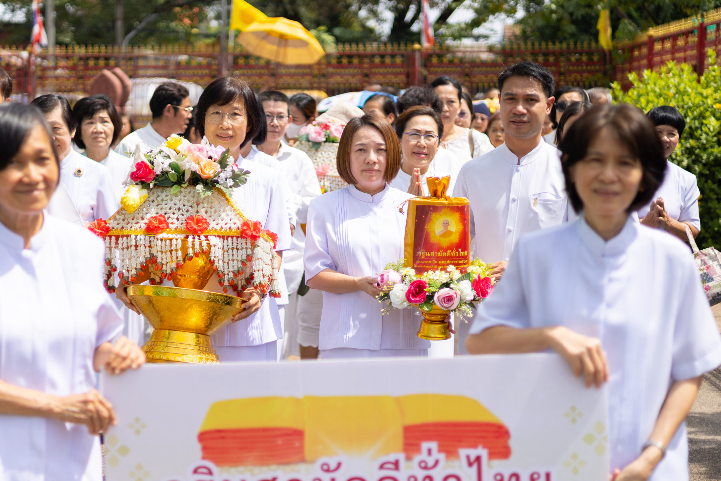 ภาพร่วมขบวนกฐินวัดครุฑ