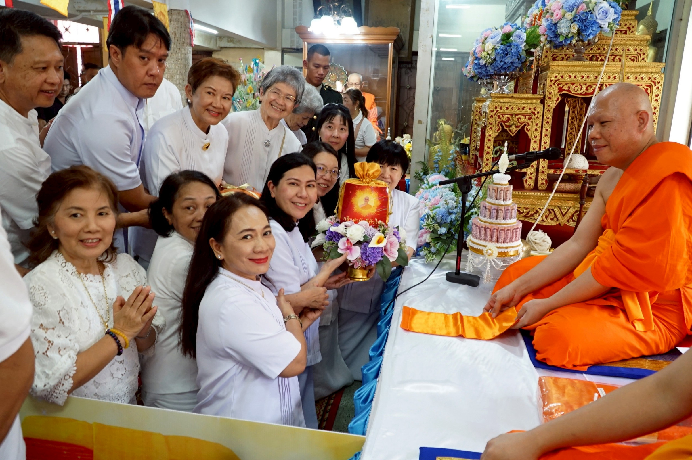 ภาพการถวายปัจจัยวัดสวัสดิ์วารีสีมาราม