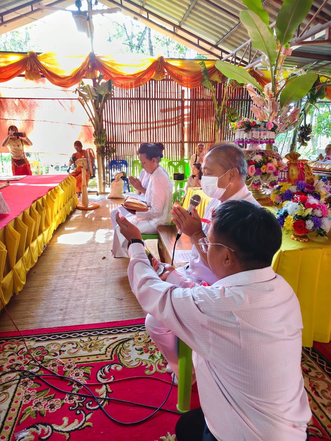 ภาพร่วมพิธีกรรมศูนย์ปฏิบัติธรรมตะบัลไพร