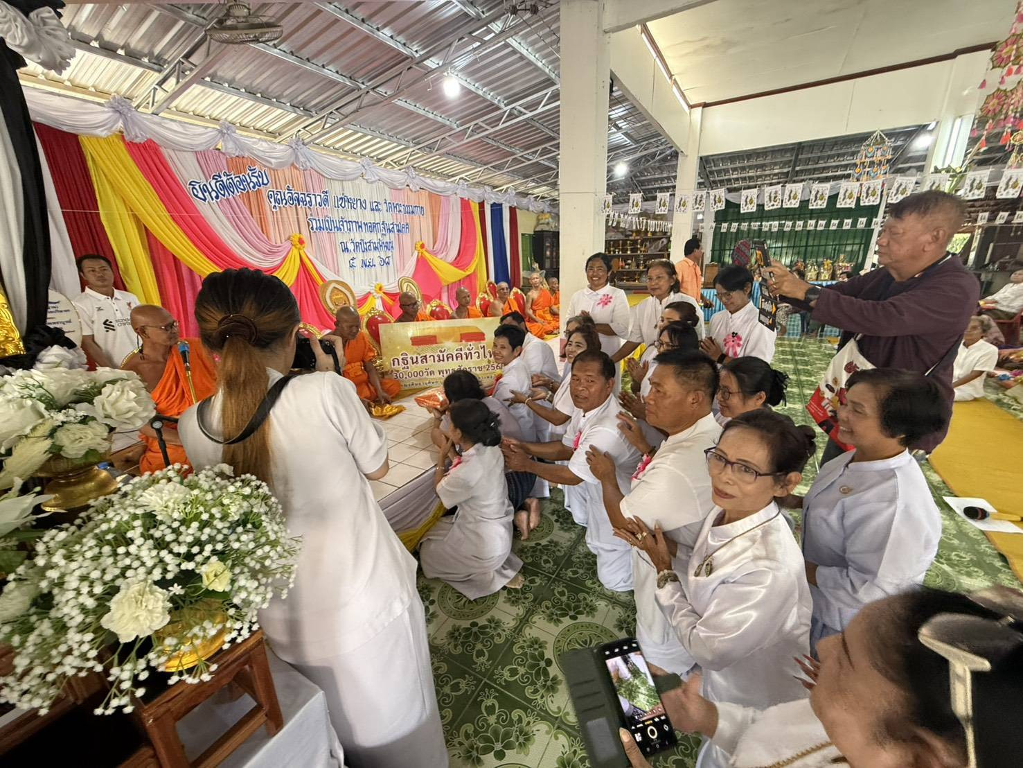 ภาพร่วมพิธีกรรมวัดบึงสามพัน(บน)