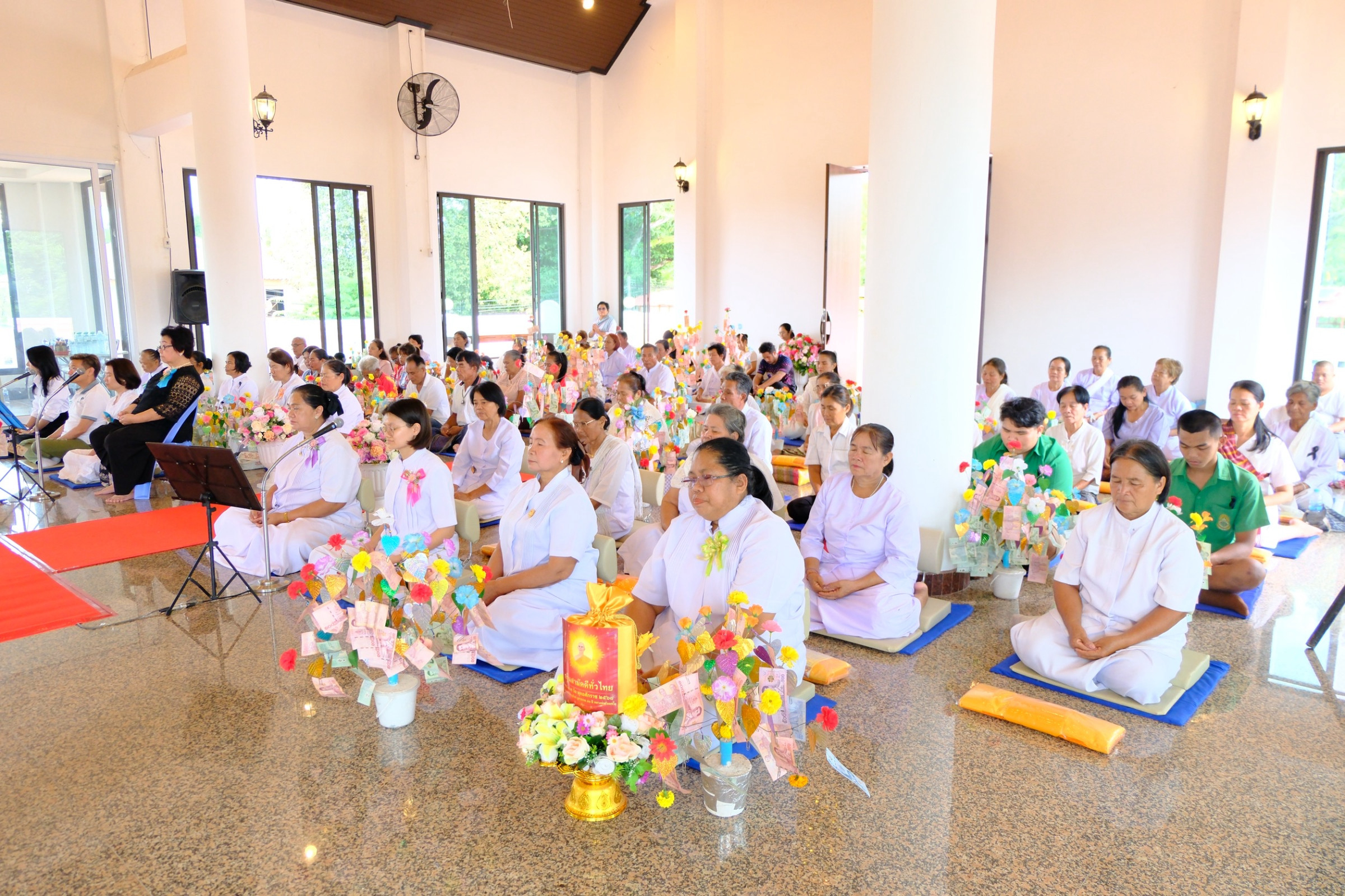 ภาพร่วมพิธีกรรมวัดหนองกินเพล